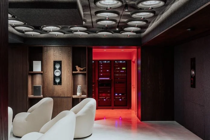 Conran-and-Partners_KEF-Music-Gallery-London_©Taran-Wilkhu-3-696x464.jpg