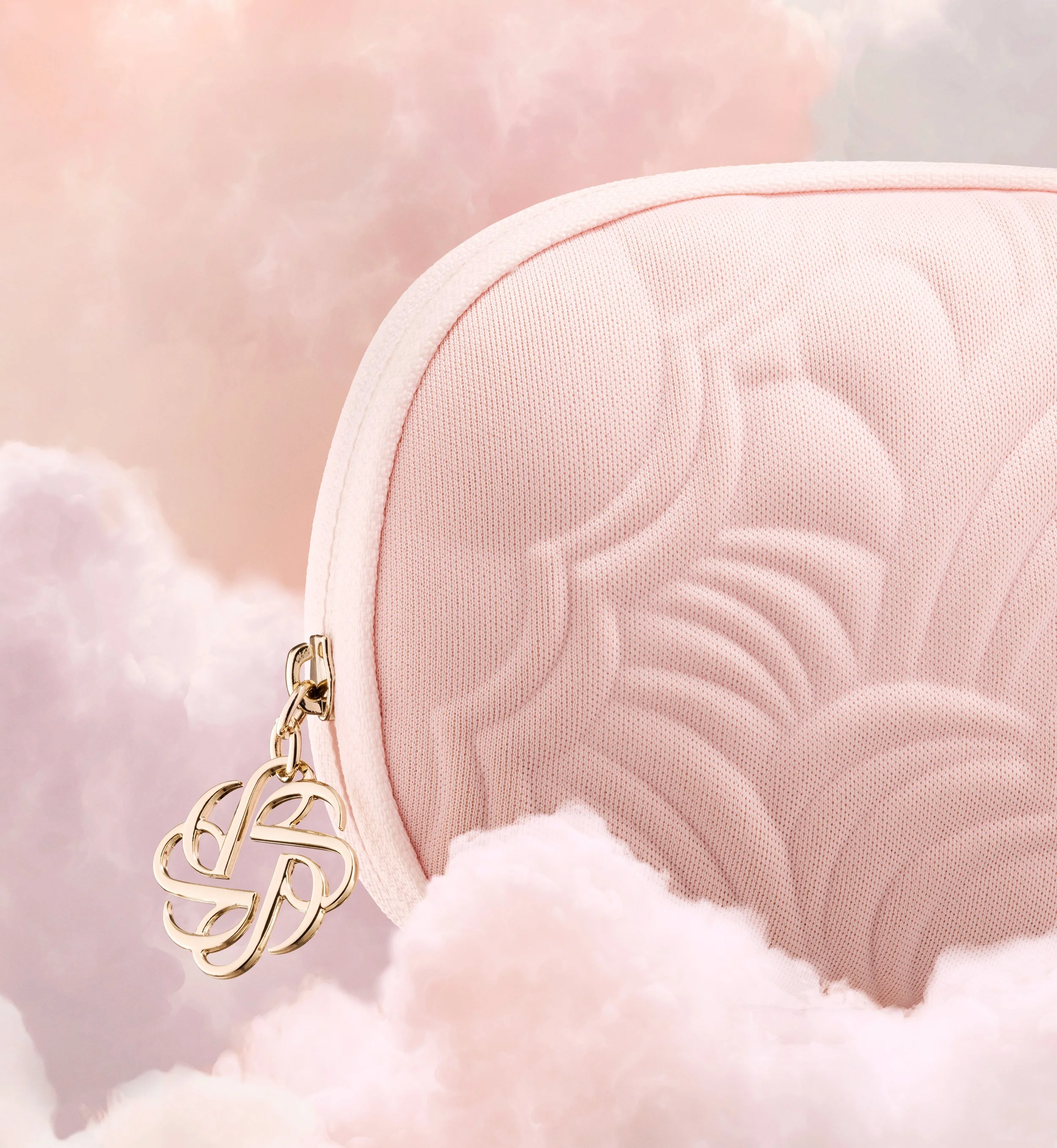 Close-up of a blush pink quilted handbag with gold chain and Decorté emblem, Marcel Wanders x Decorté Emblem, branding by Automne Studio.