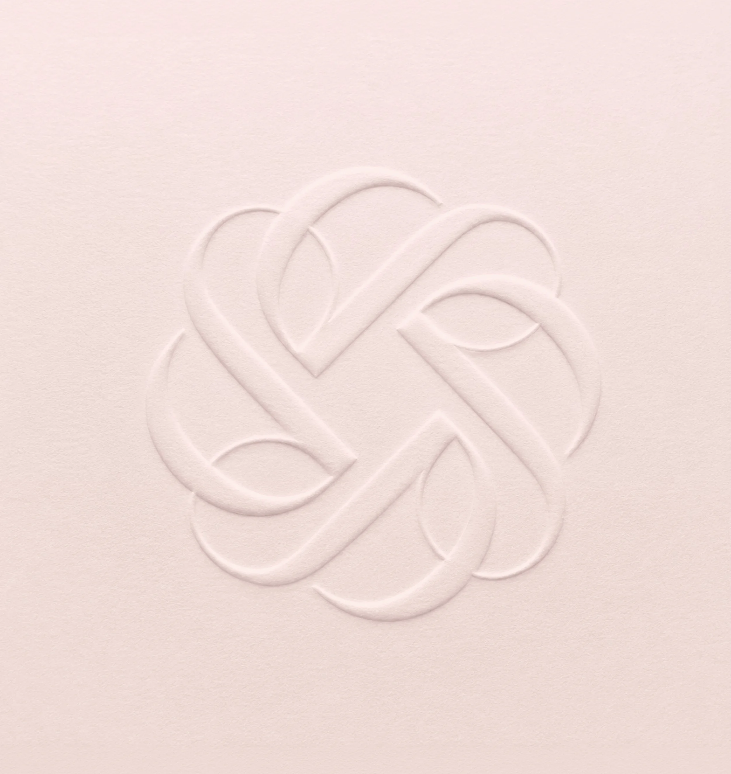 Close-up of the Decorté Emblem on a pale pink paper, branding by Automne Studio.