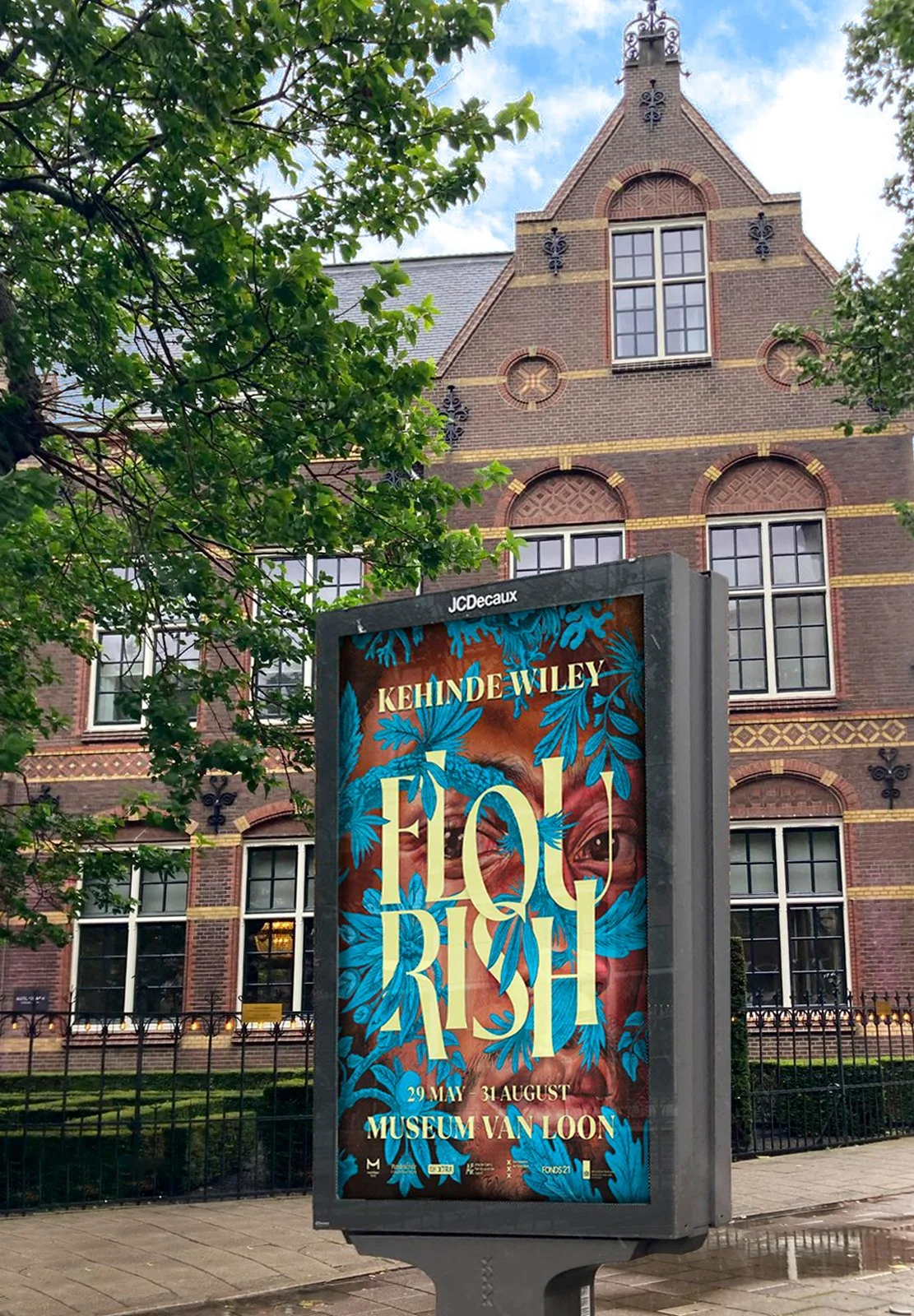 Outdoor abribus poster for the “Keninde Wiley” Flourish exhibition at Museum Van Loon in Amsterdam, poster illustration and pattern by Automne Studio.