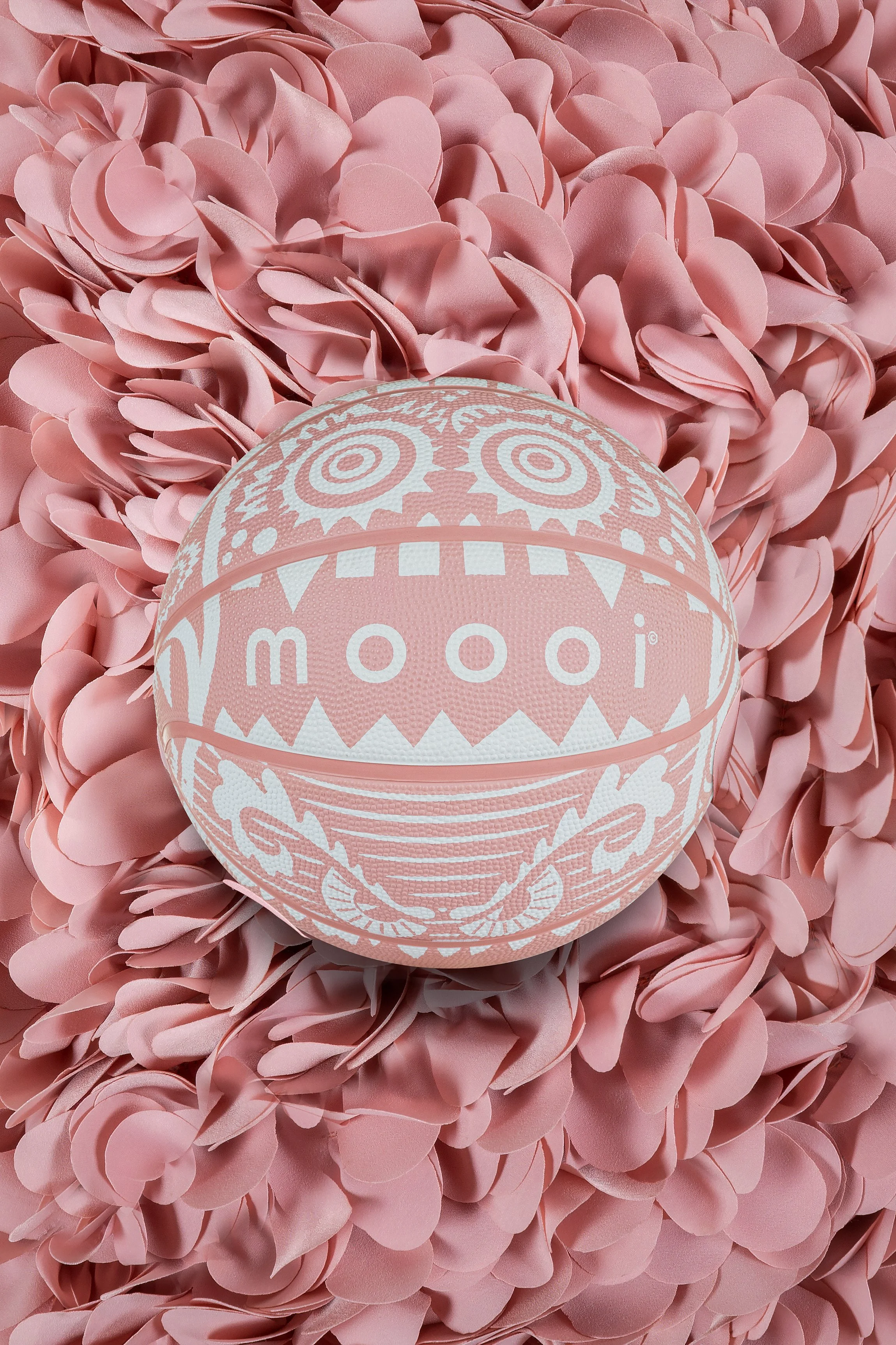 Close-up of a pink Moooi x Spalding basketball on a pink Hortensia armchair, with the Marcel Wanders’ iconic Monster graphics, illustration project by Automne Studio.