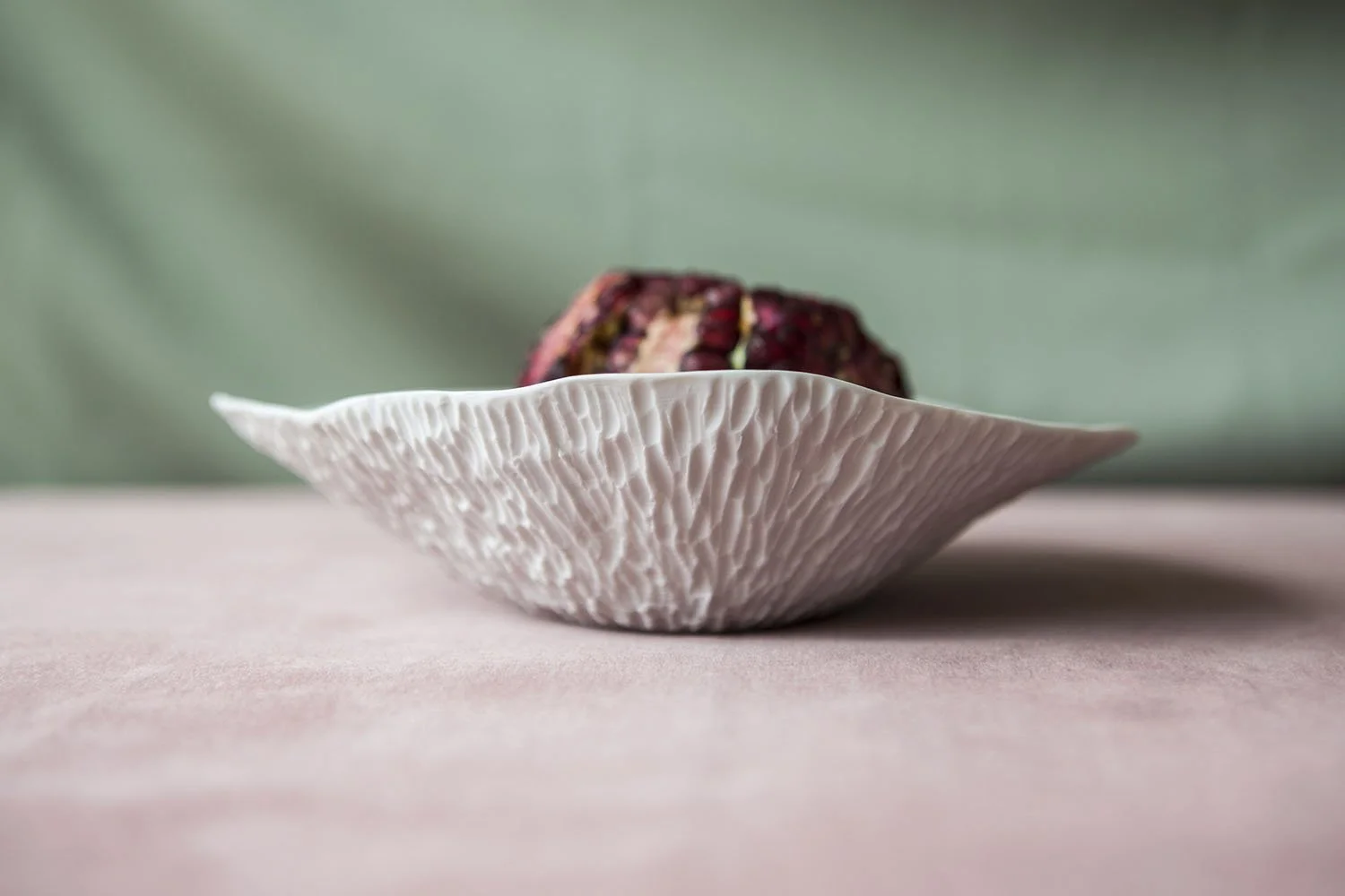 White textured ceramic bowl Indulge, Sarah-Linda sensual tableware, branding project by Automne Studio