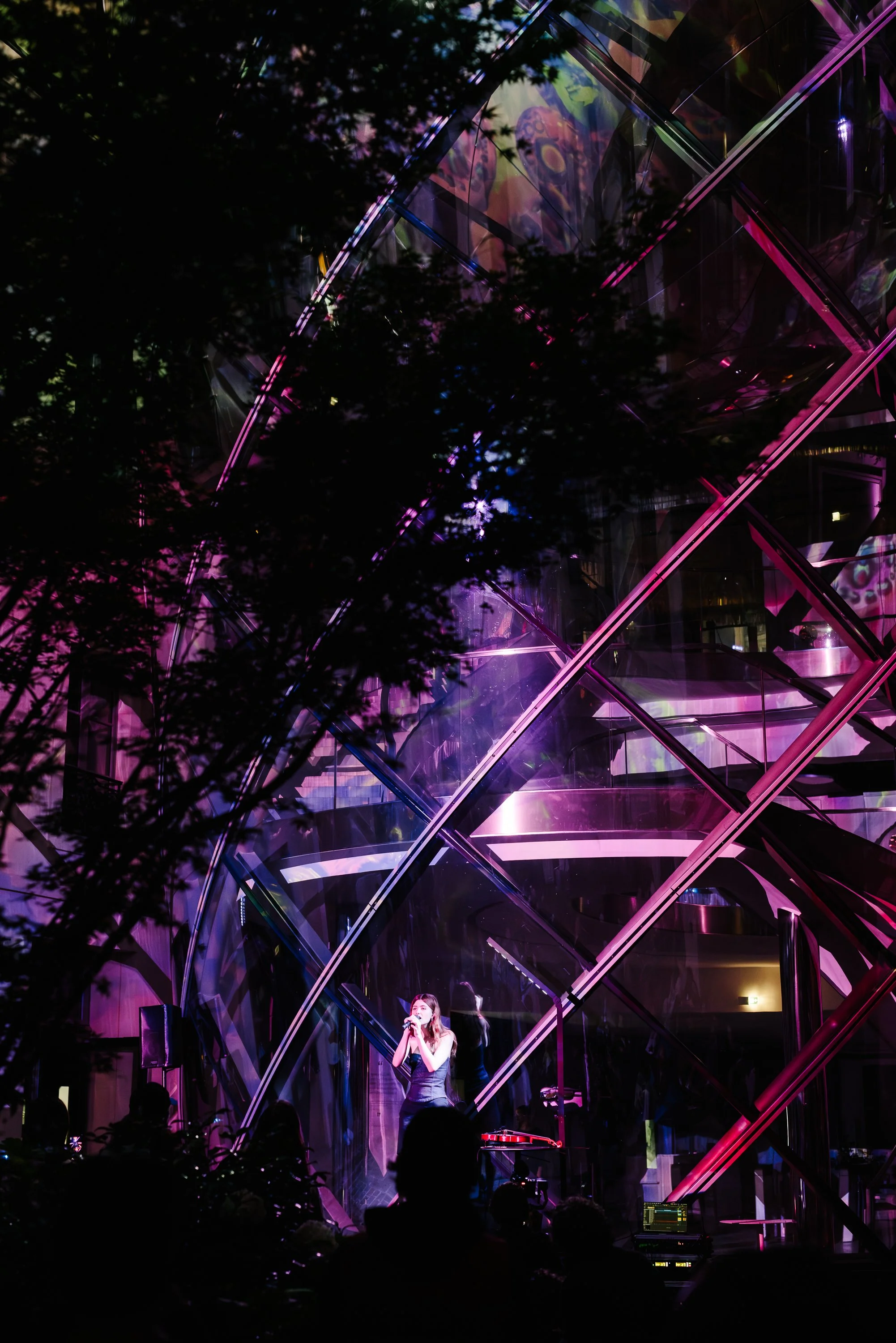 Nuit_Blanche_2026-Valentin_Ranger-Ines_Cherifi-060626-LOREAL-par-@adrienthibault-WEB-18 copie.jpg
