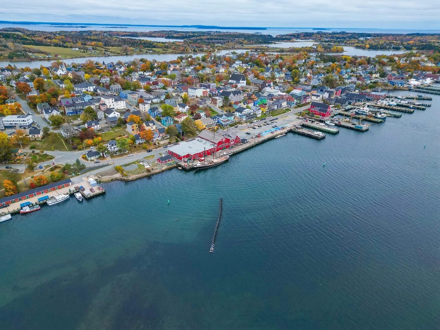 🍂 Beautiful Lunenburg in the Fall 🍂
 From above, it&rsquo;s even more breathtaking &mdash; the colorful streets, the harbour sparkle, and that unmistakable charm. 🏡✨
 Come stay with us at The Lunenburg Inn and experience the magic of fall from eve