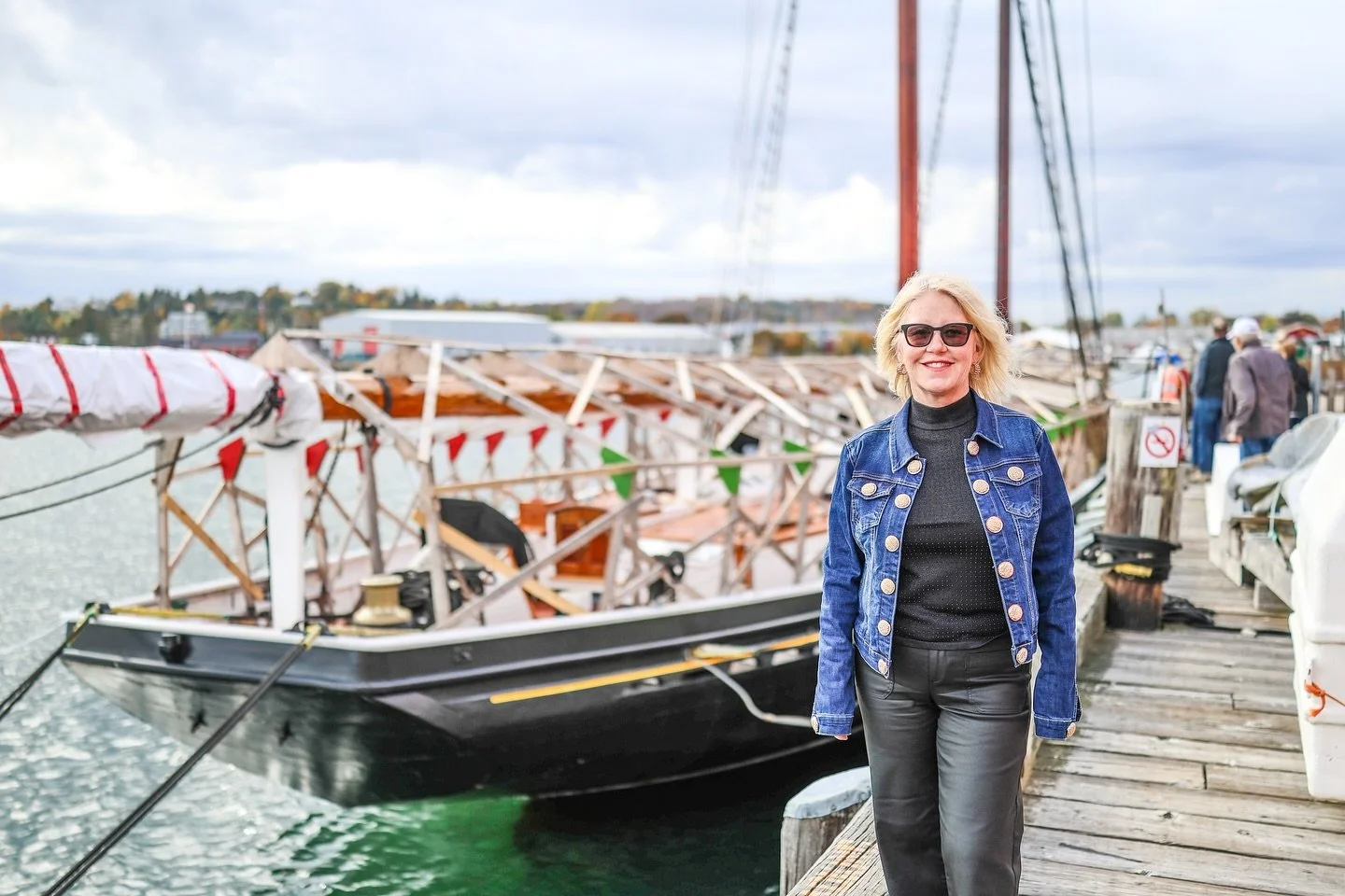If you&rsquo;re from away&hellip; this is how we winterize the Bluenose each year! ⚓️❄️

Next up &mdash; they&rsquo;ll shrink wrap the entire boat to keep her snug and safe till spring. ⛵💙

#LunenburgInn #BluenoseII #LunenburgHarbour #MaritimeHerita