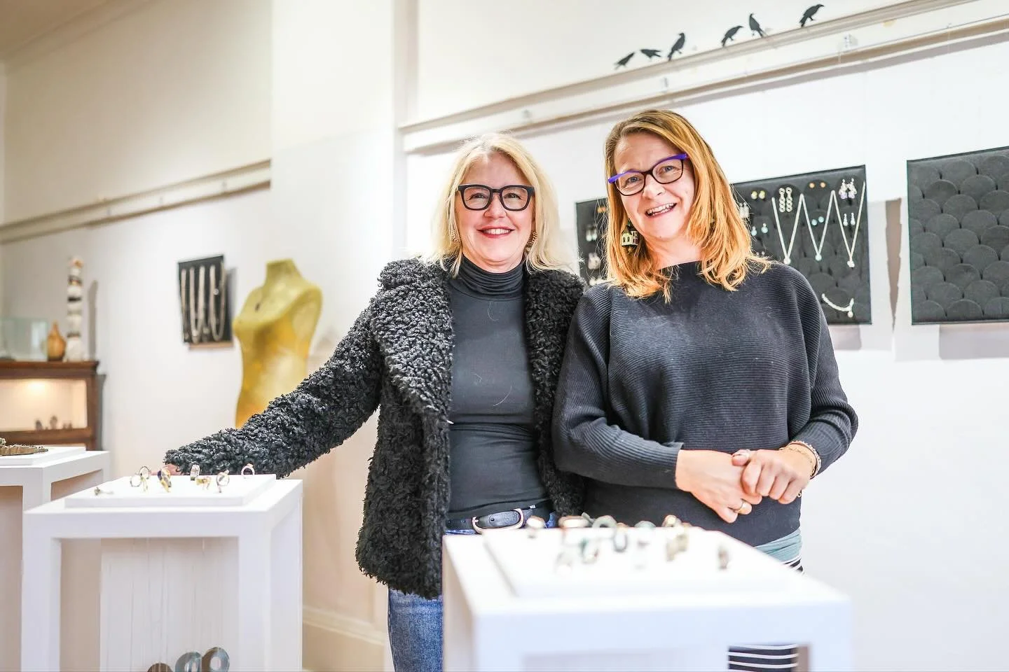 ✨ We love jewelry&hellip; and we love shopping in Lunenburg!
 If you&rsquo;re on the hunt for something unique, handcrafted, and perfect for the holidays &mdash; this is your sign to head to Carmen Jaeger Goldsmith and Jewellery Design. 💍🎁✨

#Lunen