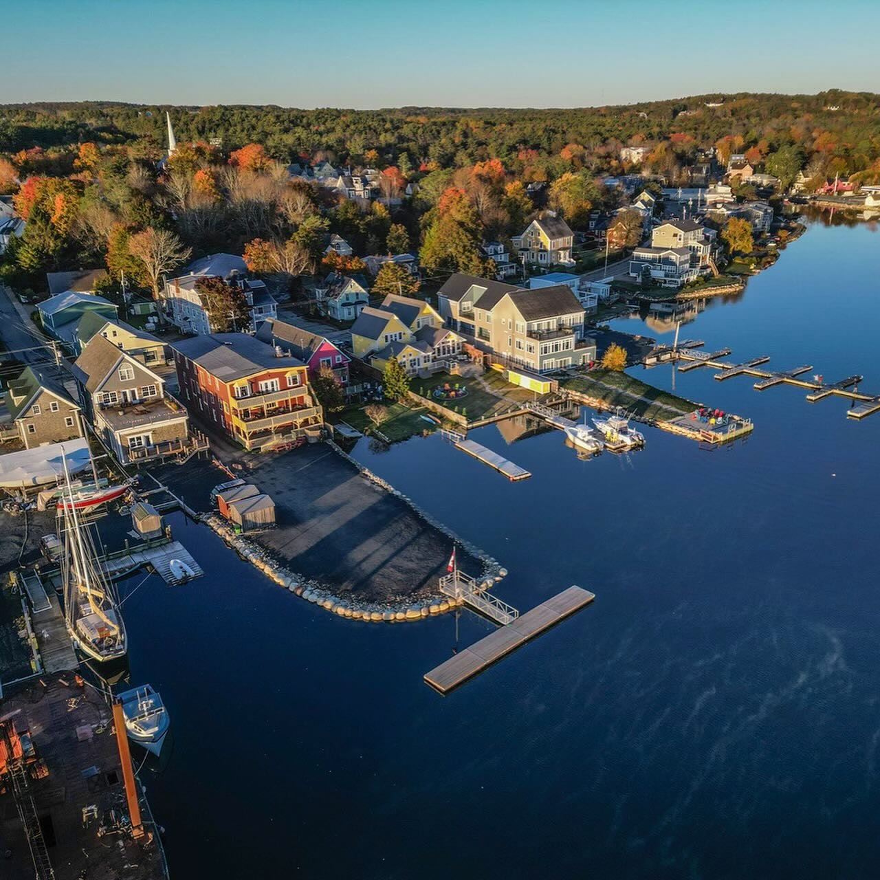 Step into postcard perfection in Mahone Bay 💙💗

From colourful waterfront buildings and charming boutiques to local art, live music, and rich maritime history &mdash; this vibrant little town is packed with culture, creativity, and coastal charm. W