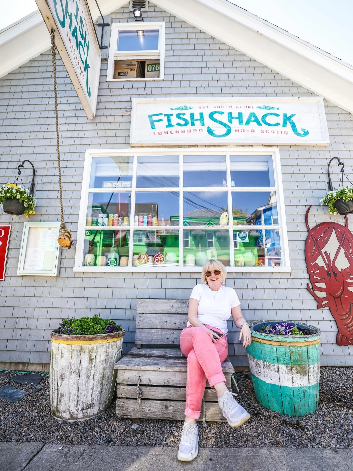 Swipe to come on a little walking tour of Lunenburg with me! 🌊 Because honestly? Sometimes the best way to fall in love with a place is to just&hellip; walk it. 

We&rsquo;re talking colourful historic buildings that stop you in your tracks, a water