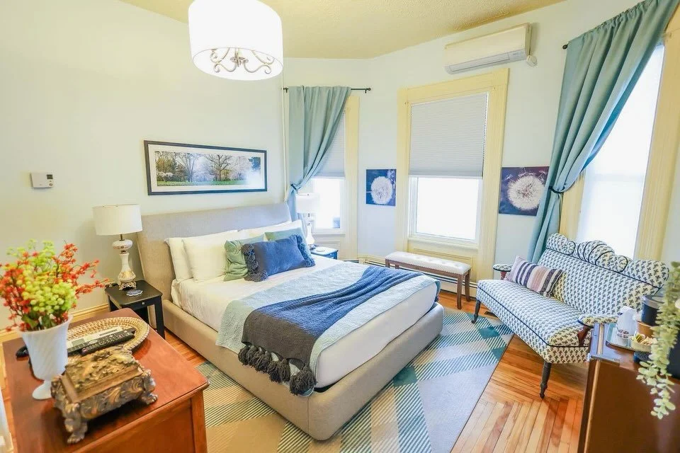 Looking for a main floor suite for your East Coast escape this summer? The Lunenburg Inn has you covered. 🤍

The Hillside Suite is our only main floor option and it&rsquo;s a beautiful one. Queen bed, a cozy sitting area, a gorgeous ensuite 4-piece 