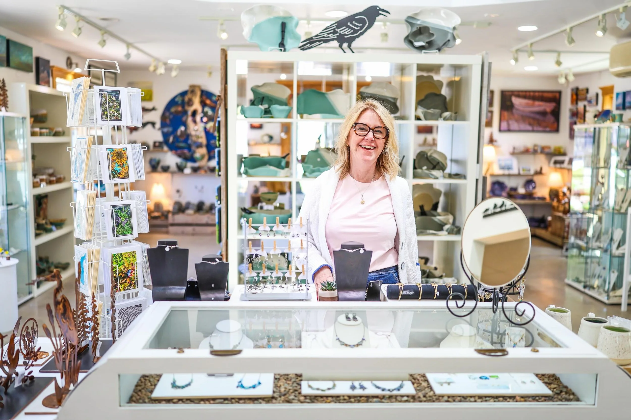 Shopping in Mahone Bay! 😍

First stop? Northern Sun ☀️🌊

From local treasures to coastal charm, there&rsquo;s nothing quite like spending the day exploring the beautiful shops, streets, and seaside vibes of Mahone Bay 💙

Follow along as Lisa disco