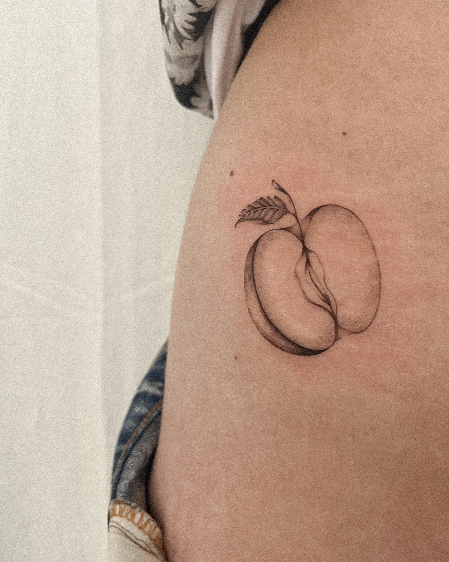 Apple 

inspired by my pear flash!