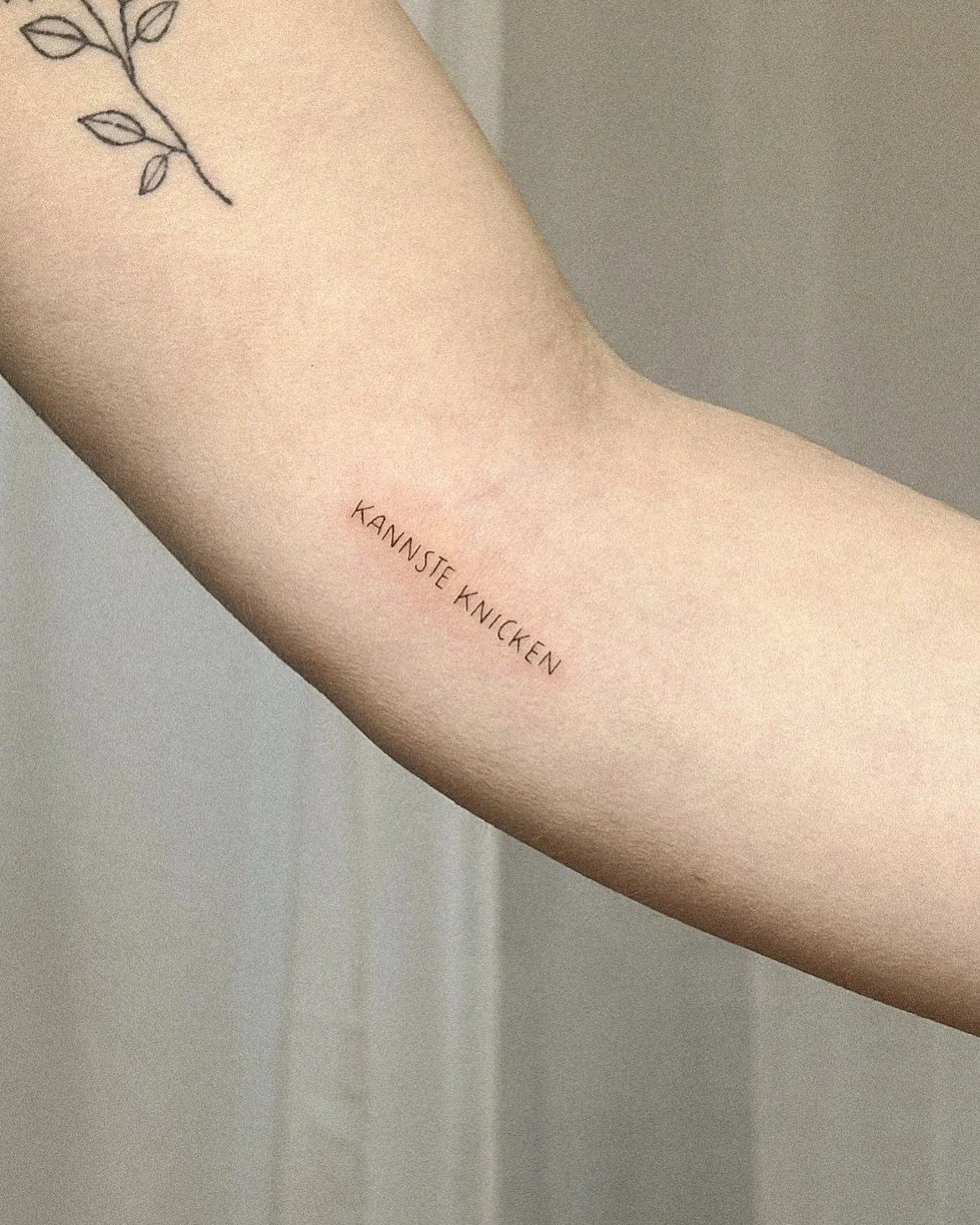 kannste knicken

(und mehr)

#hamburgtattoo #finelinetattoo #lizzymcguire #letteringtattoo