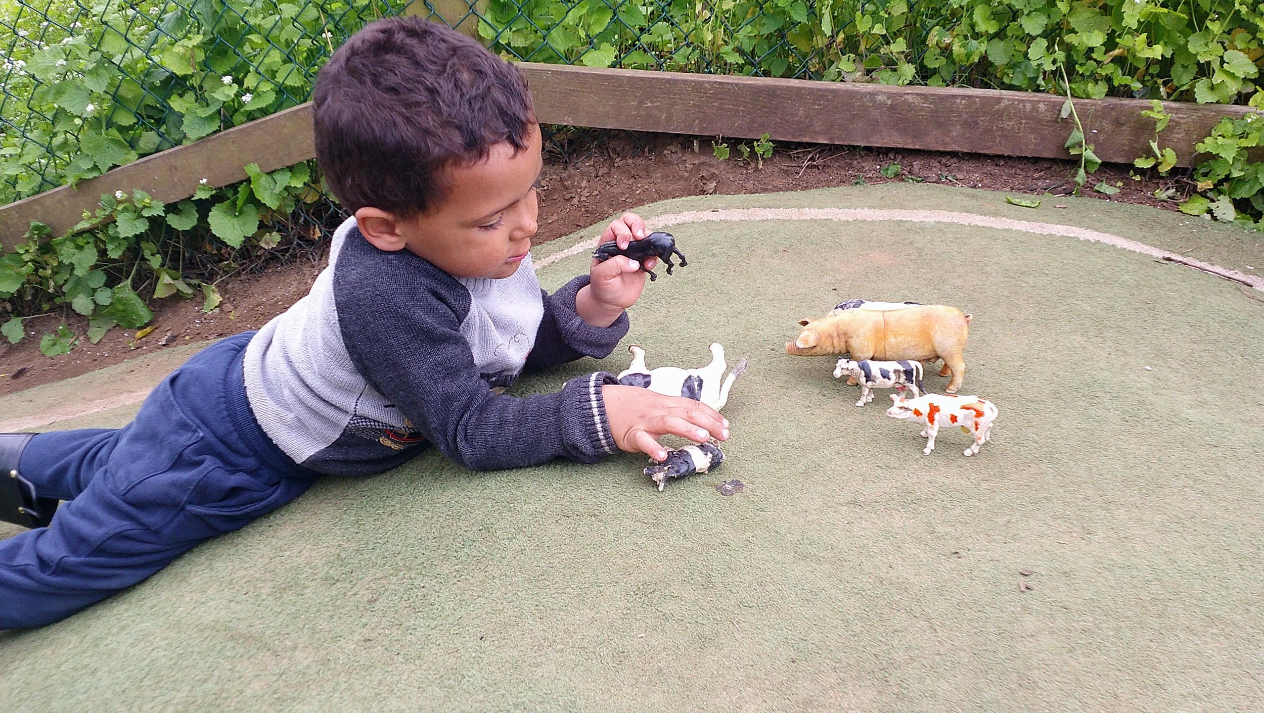 Independent small world play