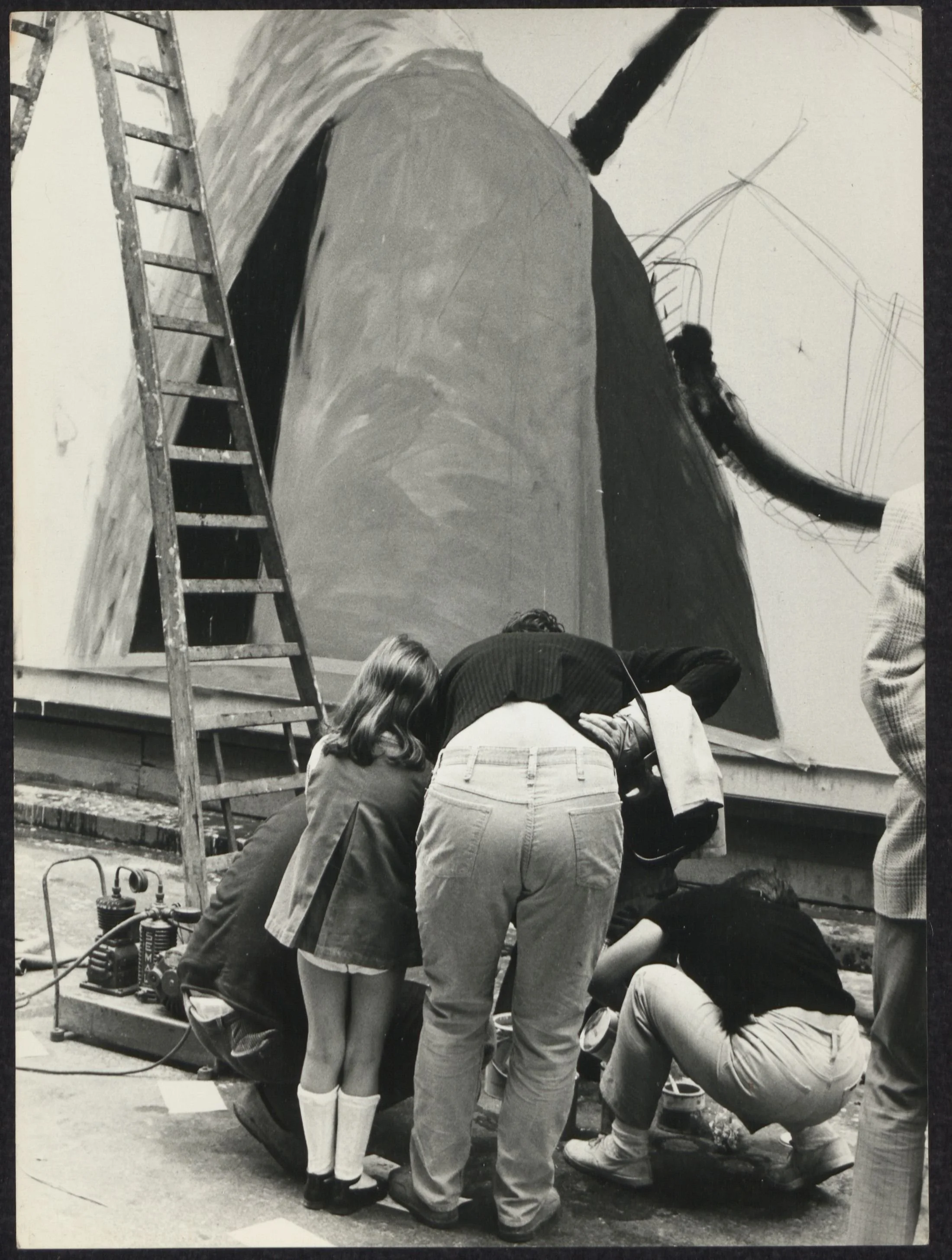 Foto happening tijdens de Britse theater week, Nieuwstraat Brussel, 1967. Fotograaf onbekend.