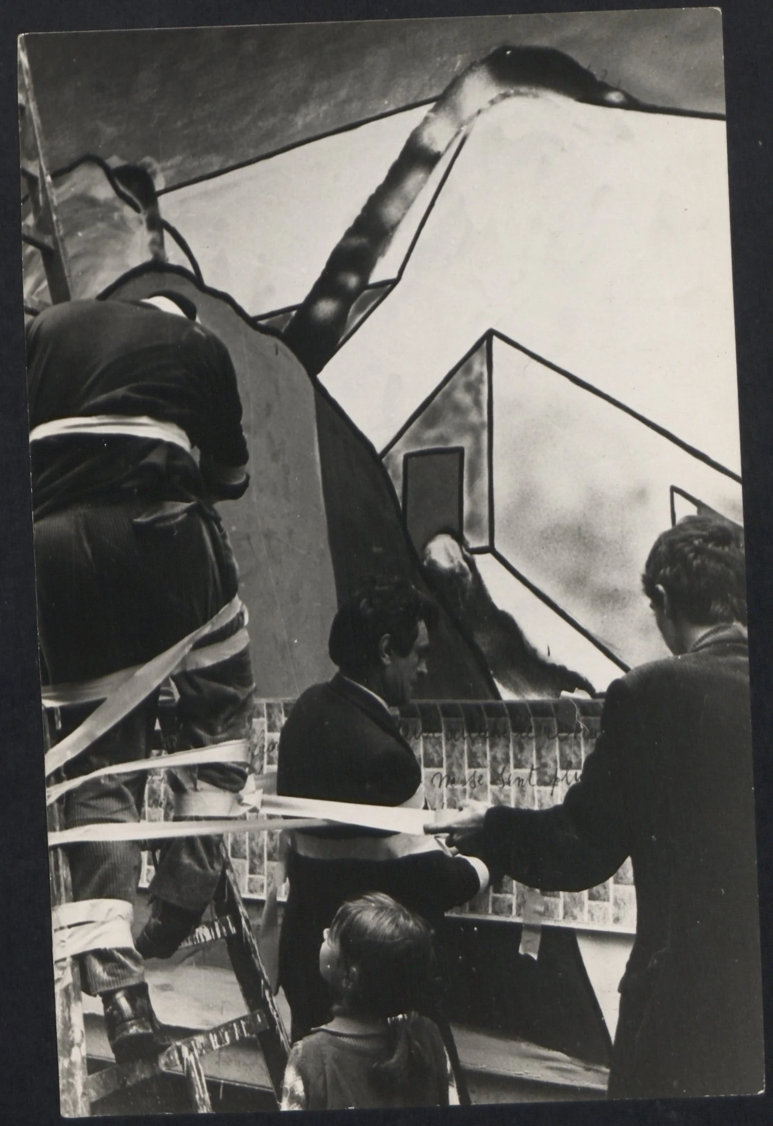 Foto happening tijdens de Britse theater week, Nieuwstraat Brussel, 1967. Fotograaf onbekend.