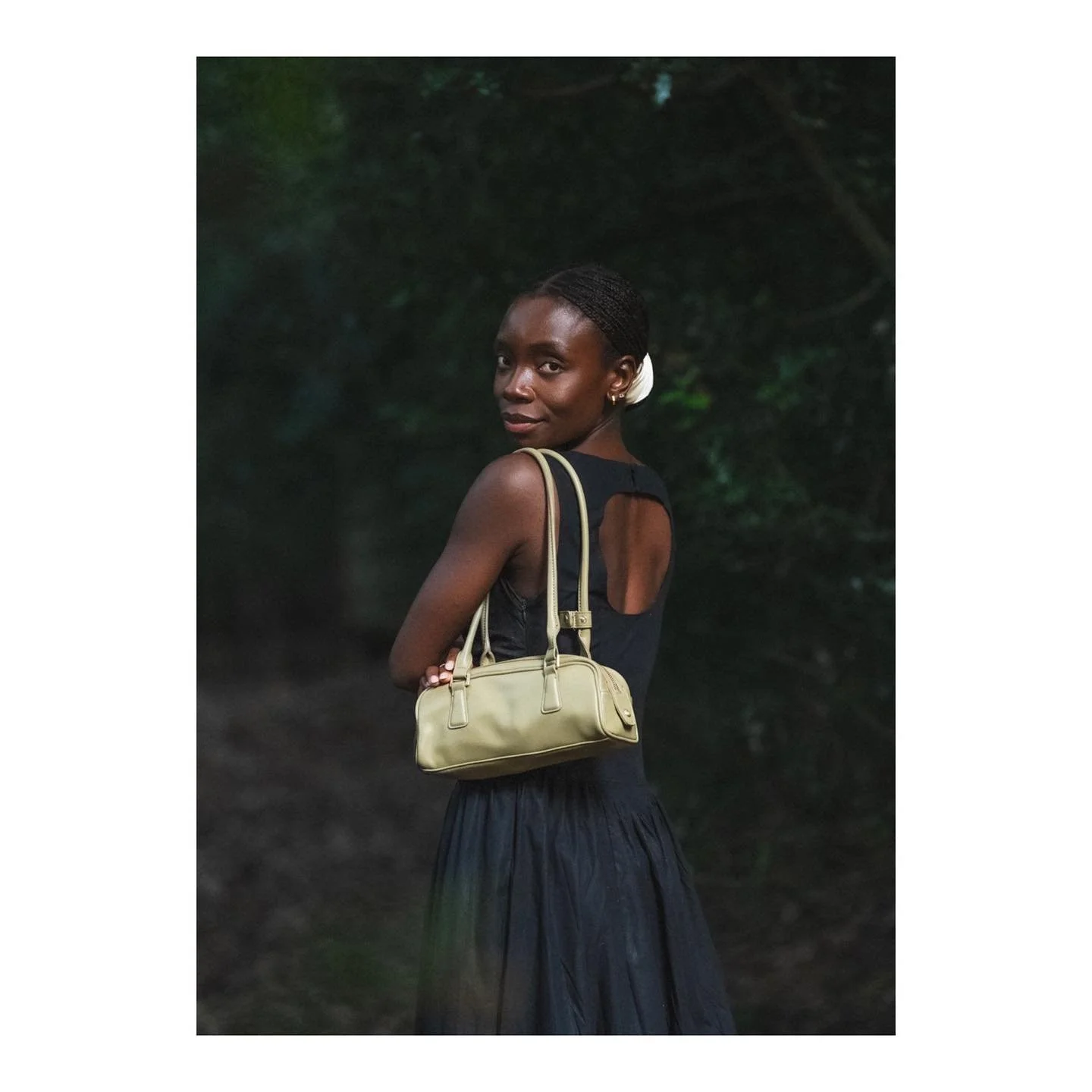 The beauty 👌🏾@itsviolet__ 
📸 me @picturerex_rekhadamhar 
👗 @marksandspencerstyle 
💎 @kateproduces @danielleswan @charlt88 
🌍 @nomadicdinners

#fashionphotography 
#influencerphotography 
#streetstyle
#streetstylephotography 
#lifestylephotograp