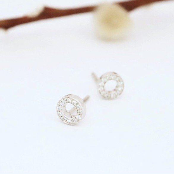 Round wg micropavé studs.jpg