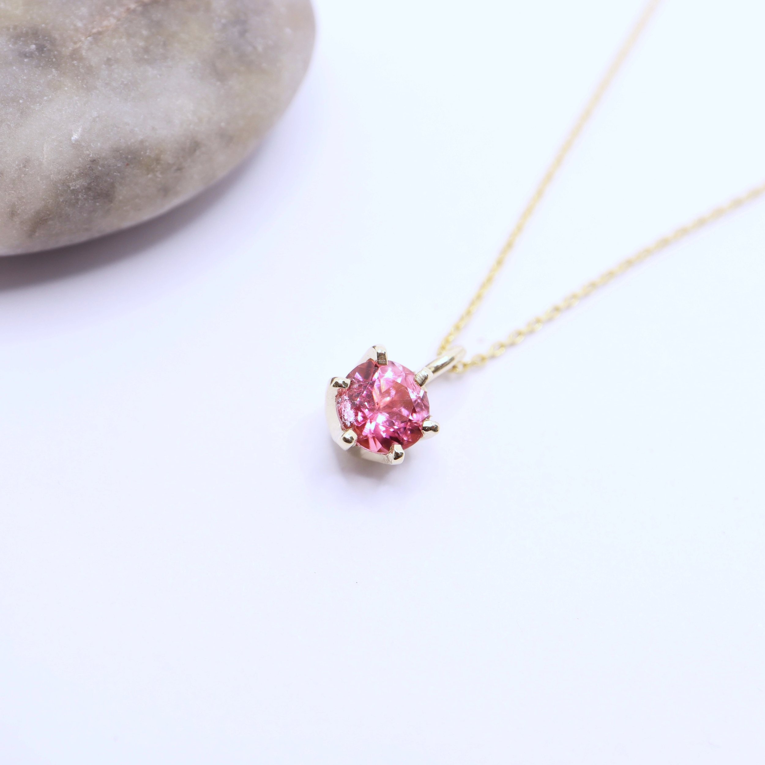 WEB - YG 5mm Pink Tourmaline Pendant. 390B-P-9Y-PT. €395..jpg