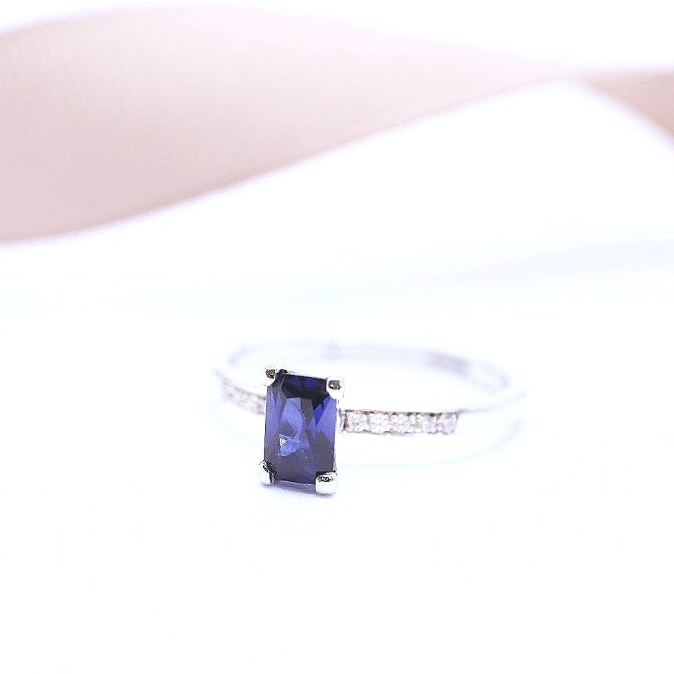 WEB%2BWG%2BOct%2BSapphire%2BRing%2Bwith%2Bdiamonds.%2B273A%2B315-WG-S-10D%2B%25E2%2582%25AC2%252C135%252C%2B%25E2%2582%25AC2%252C235%252C%2B%25E2%2582%25AC2%252C335.jpg