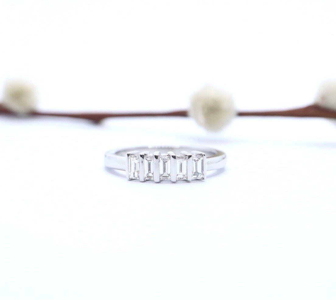 4mm+x+2.5mm+Baguette+5+stone+diamond+Platinum+Ring.jpg