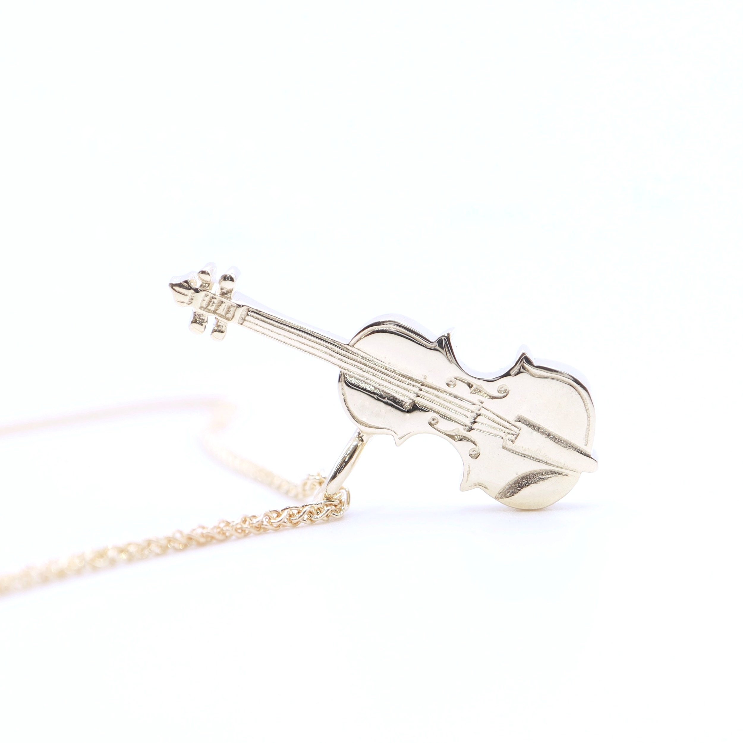 YG+Violin+Pendant.+336-9Y-P.+%E2%82%AC495.00+Closeup.jpg