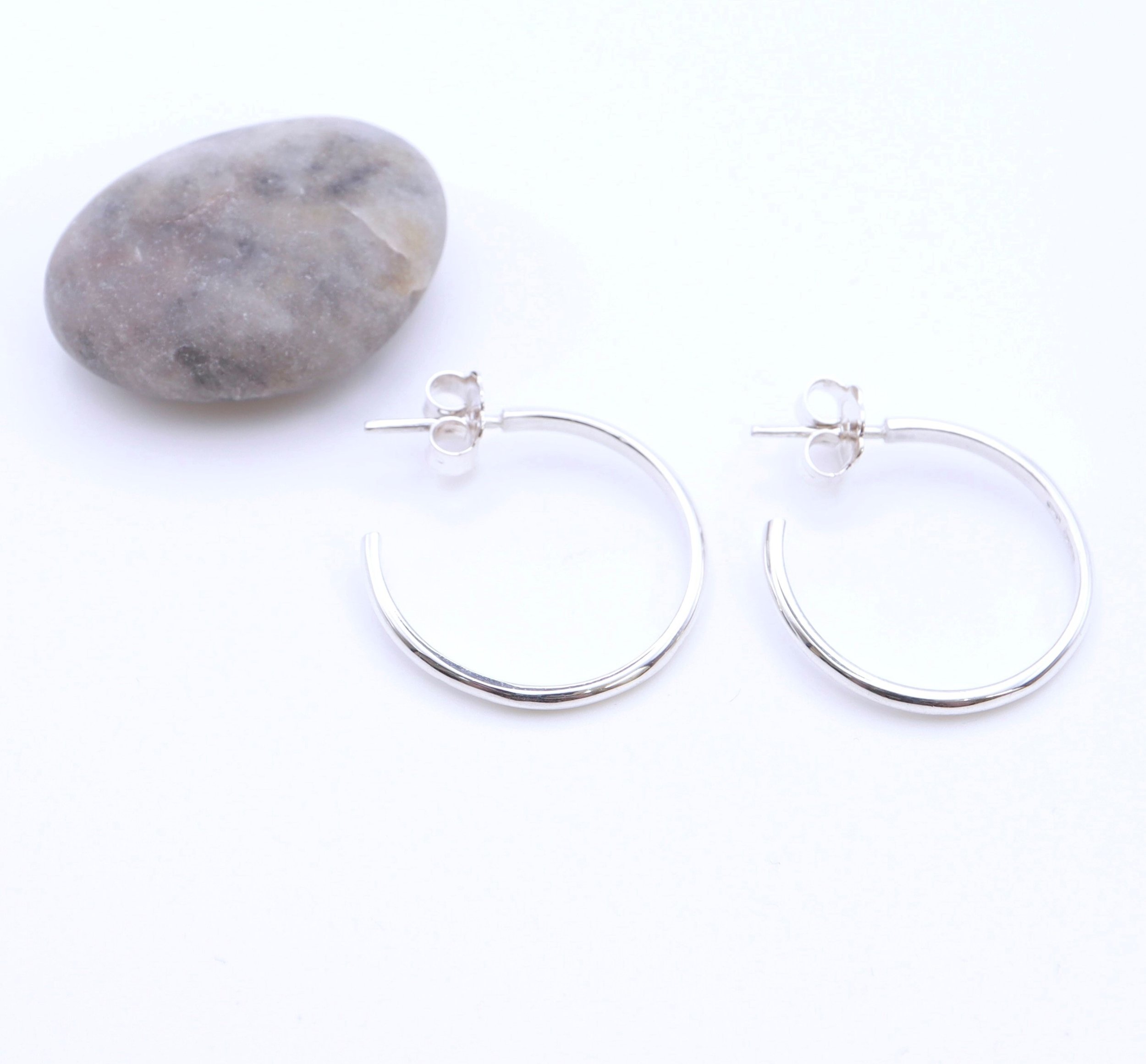 WEB - 20mm Sil Plain Hoops 2.5mm. 437-SIL-2.5-102. €145.jpg