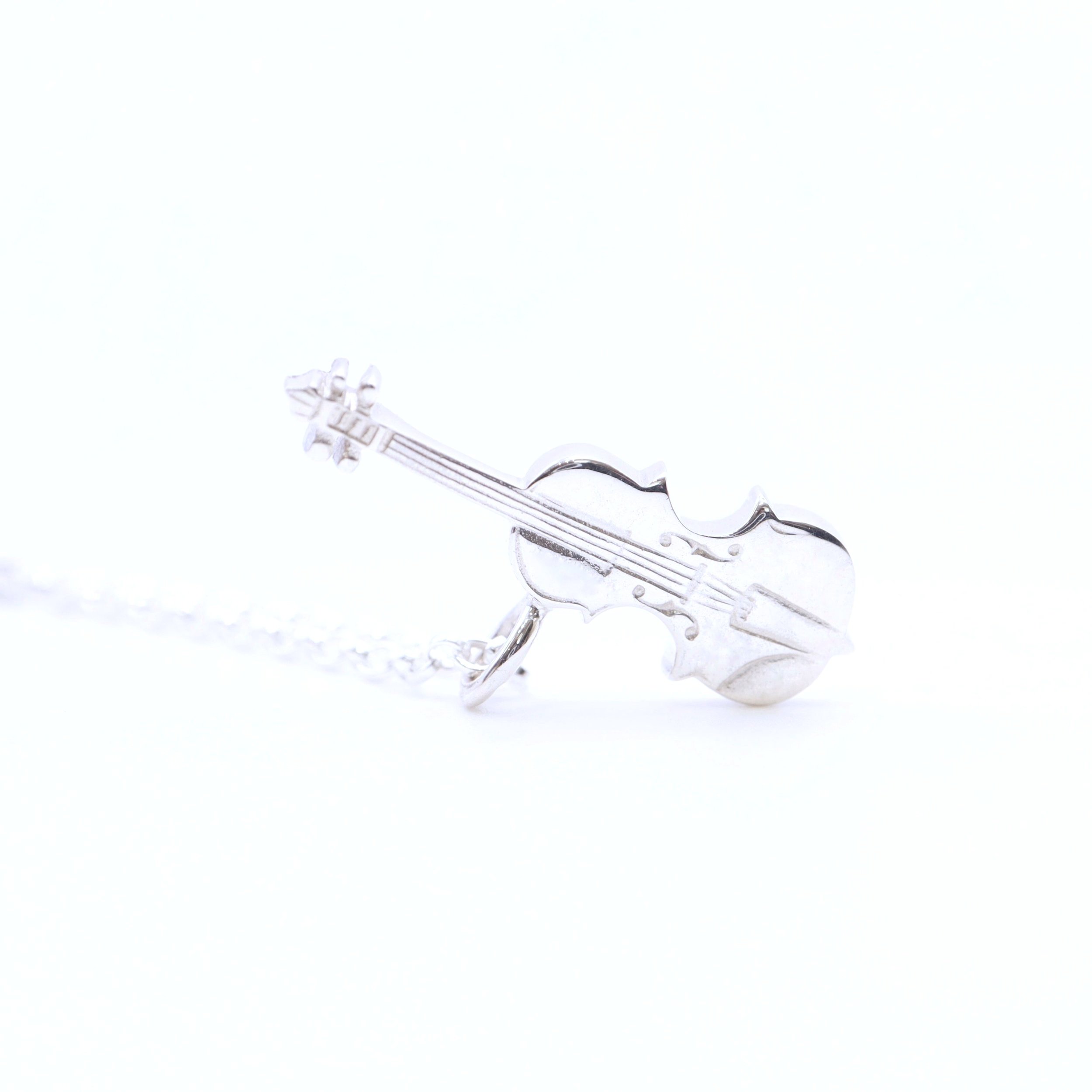 Silver+Violin+Pendant.+336-SIL-P.+%E2%82%AC195.00+Closeup.jpg