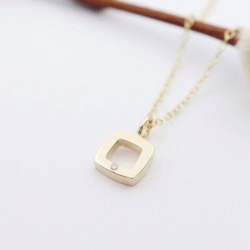 WEB Canon Petite Cushion 9ct YG with dia. 306-P-9Y-1D €345.jpg