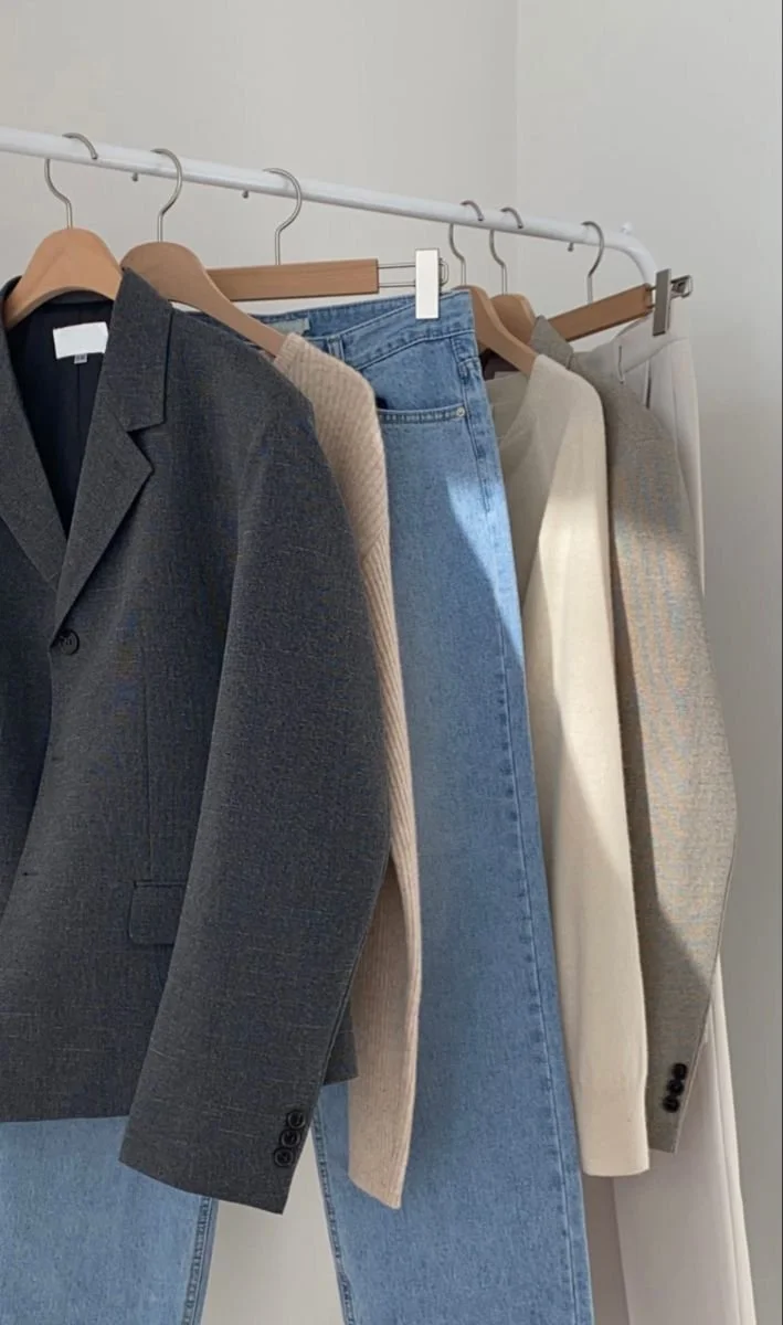 How to Build a Capsule Wardrobe: A Simple Guide to Effortless Style