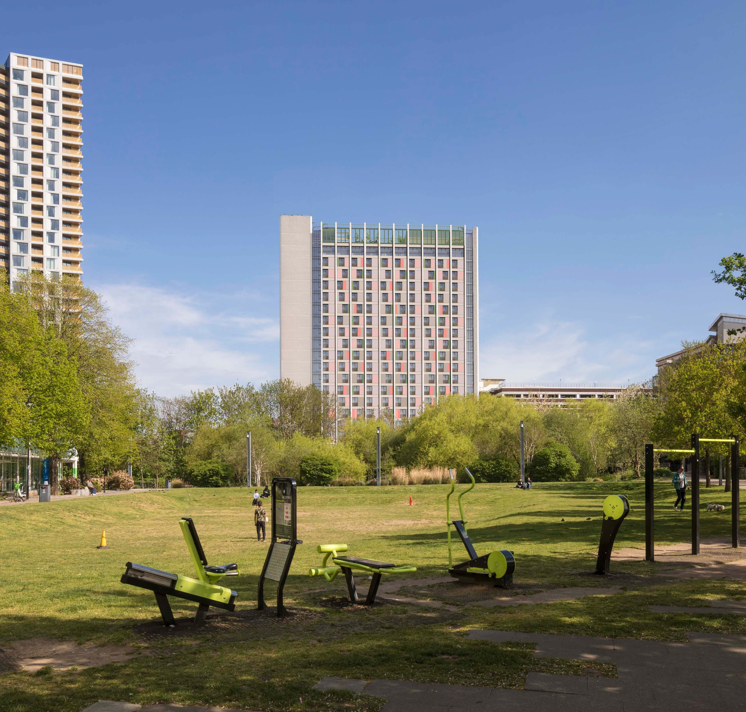 Elmira Street looking across Cornmill Gardens 