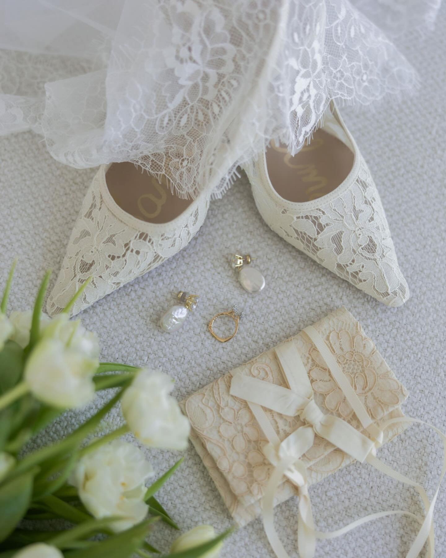 Curated details, beautifully yours. 🤍

Creatives:
Planning: @elegantaffairsbydesign 
Bride: @rachelchapski
Bride&rsquo;s Dress: @thaliapaulbridal
Caterers: @amiciscatering
Dessert: @paciugo
Entertainment: @baykingsband
Hair: @styledbyrebeca
Makeup: 