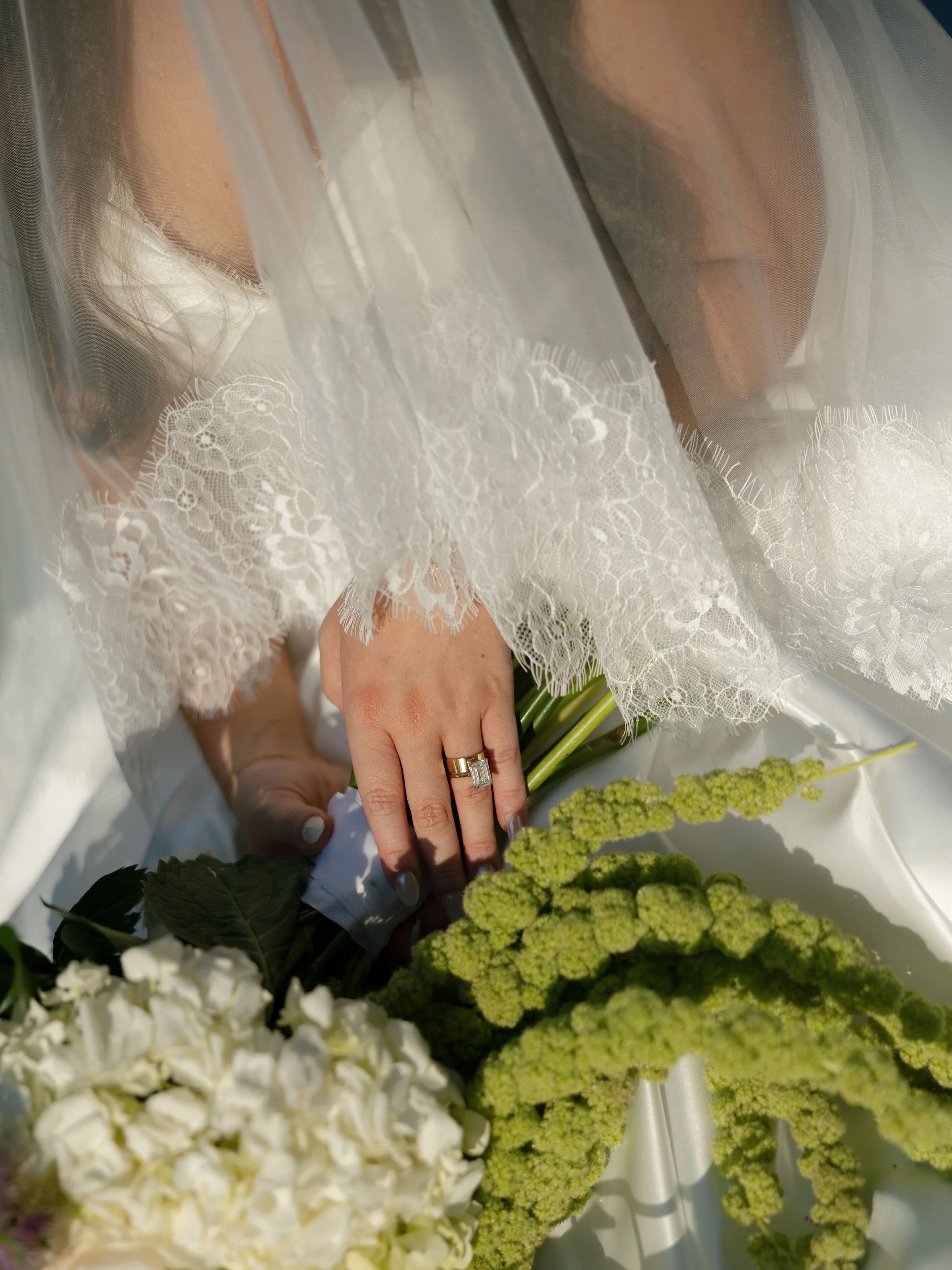 A moment for the veil, the dress, the bouquet&hellip;a moment for HER ✨ 

Wedding Planner: Riley - @elegantaffairsbydesign 
Photography: @presleywebbphotos 
Bride: @rachelchapski 
Bride&rsquo;s Dress: @thaliapaulbridal 
Hair: @styledbyrebeca
Makeup: 
