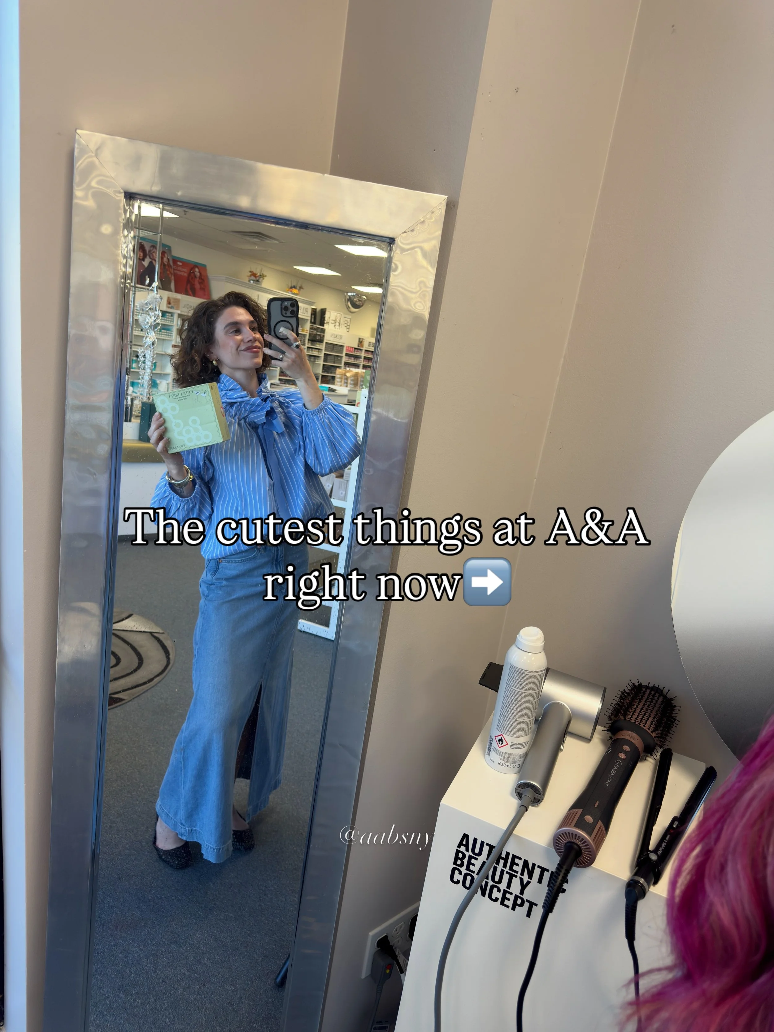 Hey Hairstylists, A&amp;A has some cute finds just in time for summer. 💋

Everything available in-store or online besides the @designmehair bag. That is only available in-store and through your A&amp;A Sales Consultant. 

Xoxo, 
A&amp;A Beauty Suppl