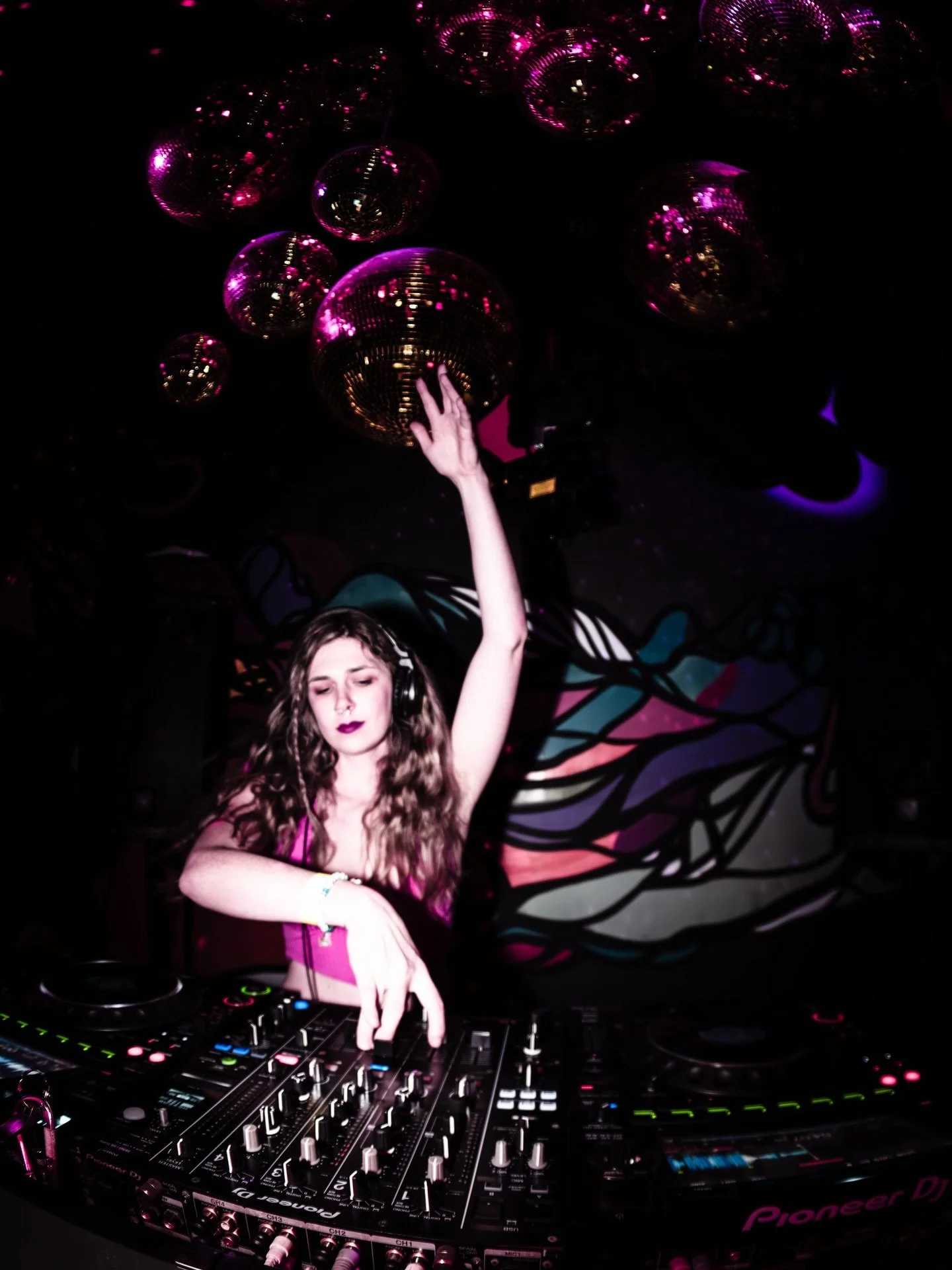 YAAAAALLL comin in hot this Friyay at @madchillerworld right after @piercesounds 😭🔥
So hype to be on support with some amazing local talent + shoutout to everyone who tagged me for this one 🫶🤩
Been following Pierce for a while now, getting to tak