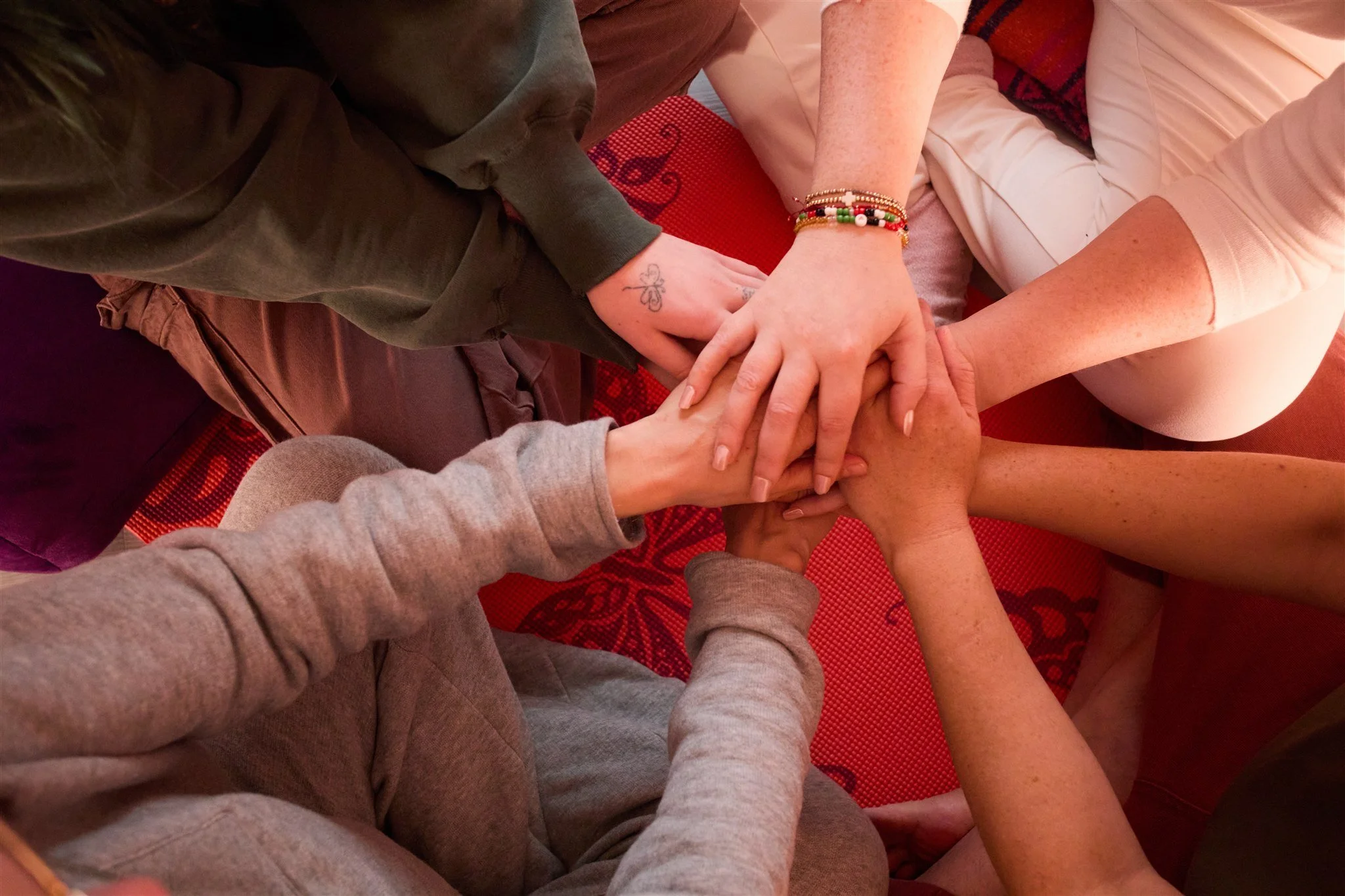 moyra-michelle-hypnotherapy-healing-hands-in-womens-circle-lakewood
