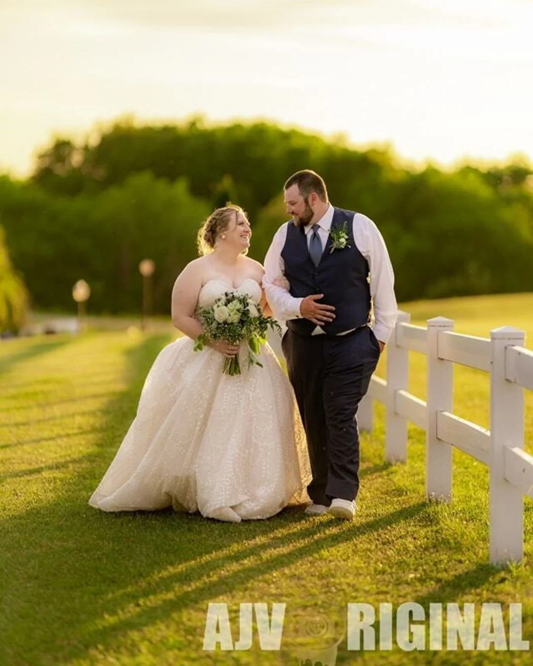 Fields of feels. 💛 
Golden hour is our love language—and forever looks pretty good from here. 🌾✨
#ParkerRunVineyards #GoldenHour #SunsetSession #VineyardVibes #JustMarried #BrideAndGroom #WeddingPhotos #MidwestBride #IllinoisWedding #LoveIn