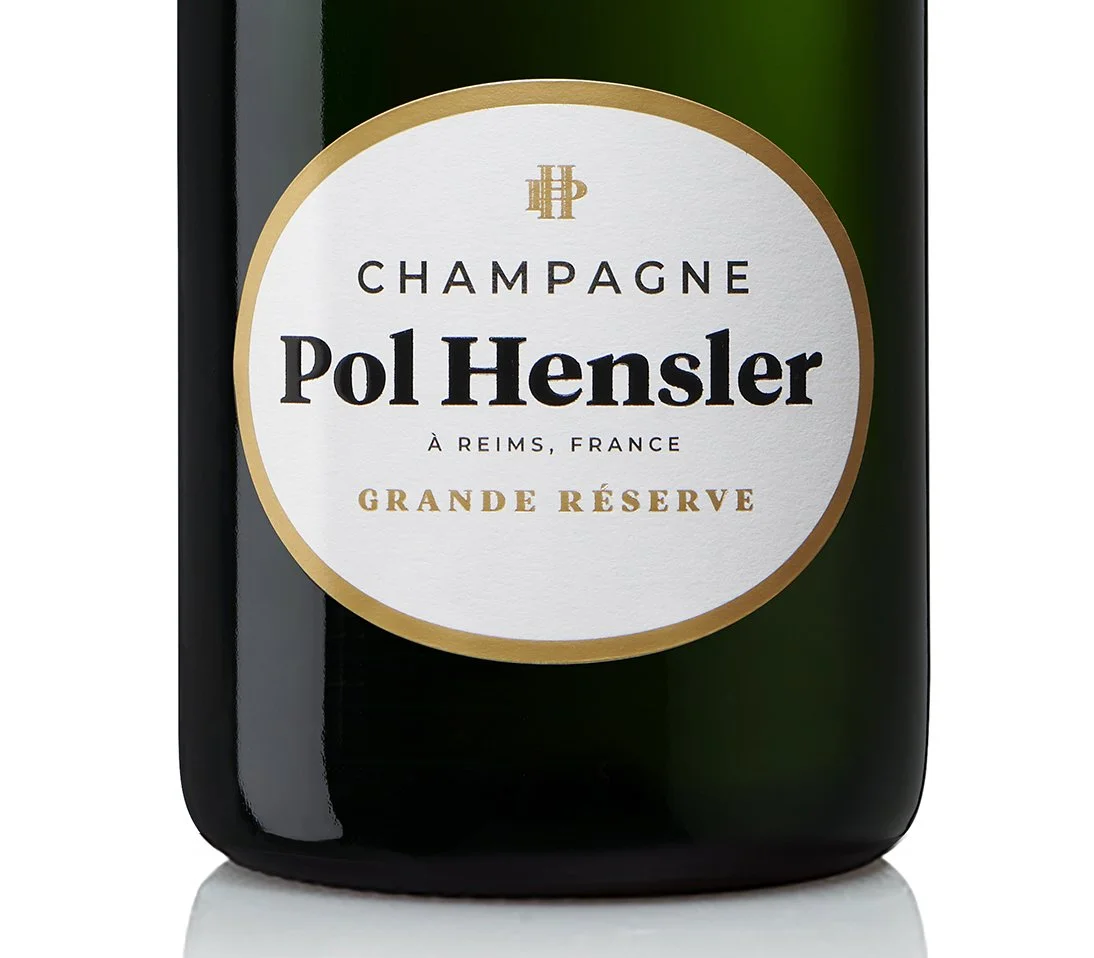 Étiquette de champagne "Pol Hensler Grande Réserve" à Reims, France.