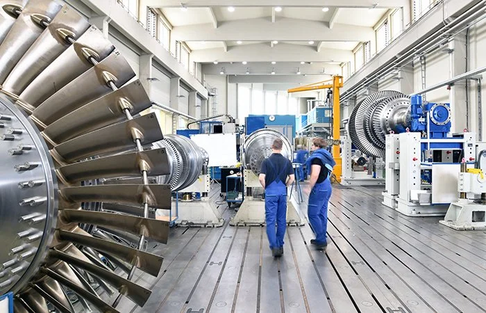 Energiantuotantolaitoksen turbiinin huolto ja huoltohenkilöstö