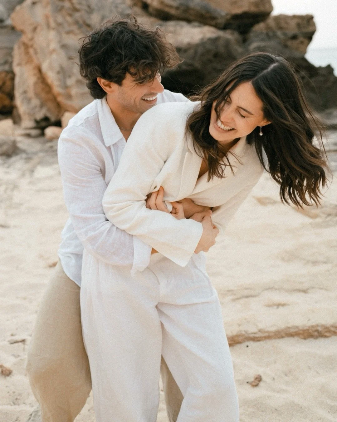 Barefoot, effortless and full of laughter - my kind of casual pre-wedding shoot 🤍 

#mallorcawedding 
#mallorcaweddingphotographer 
#preweddingshoot 
#mallorcalovers 
#beachwedding
