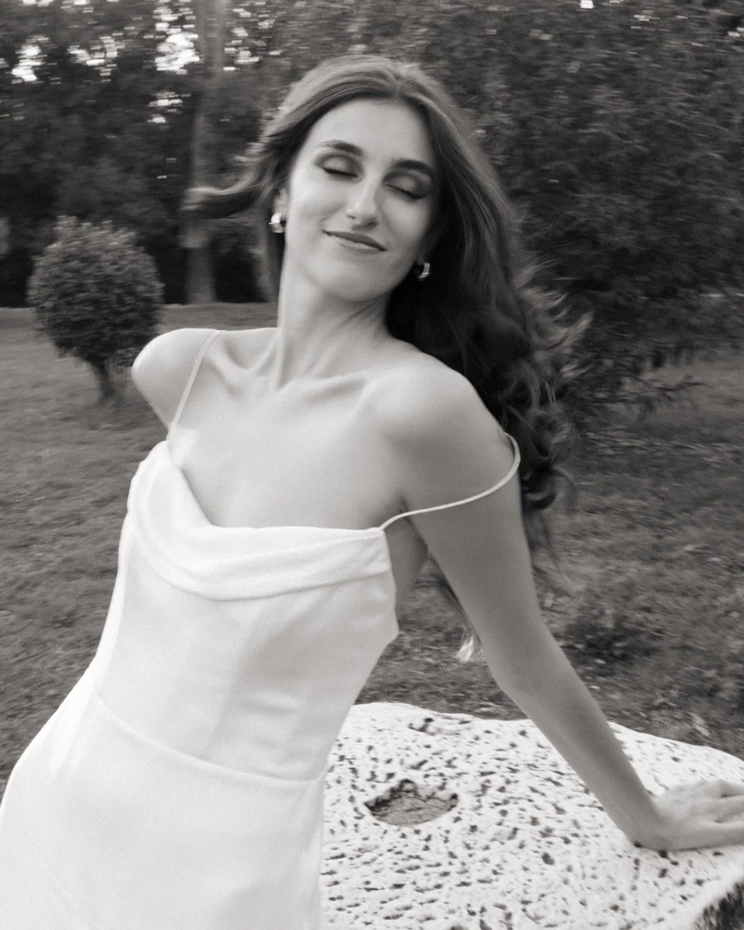 Rome has a way of slowing time, letting true elegance and authenticity come to the surface. This session was a blend of soft movement, quiet emotion, and the timeless charm I love to capture. Creating imagery that feels honest and refined is at the h