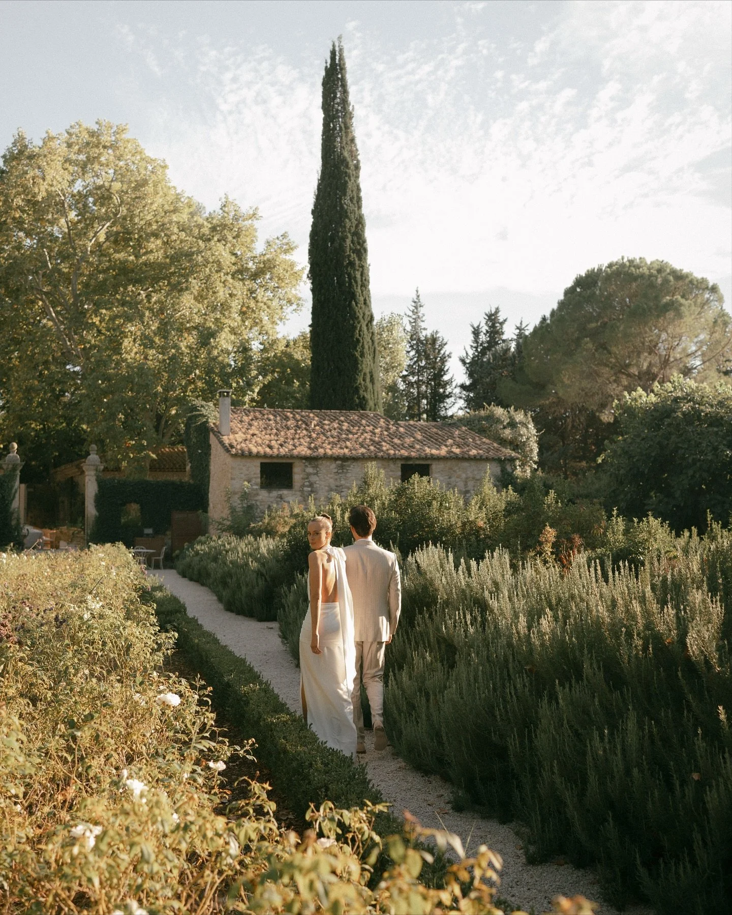 A Provence love story - one to remember, and this was only the beginning. 

Planning: @ditesmoioui 
Dress: @studiovincentmarx 
Video: @benediktandxenia 
Venue: @legalinier_lourmarin 
Design: @celinebraun.floraldesign 
Piano: @michaelgmoorethepianoani