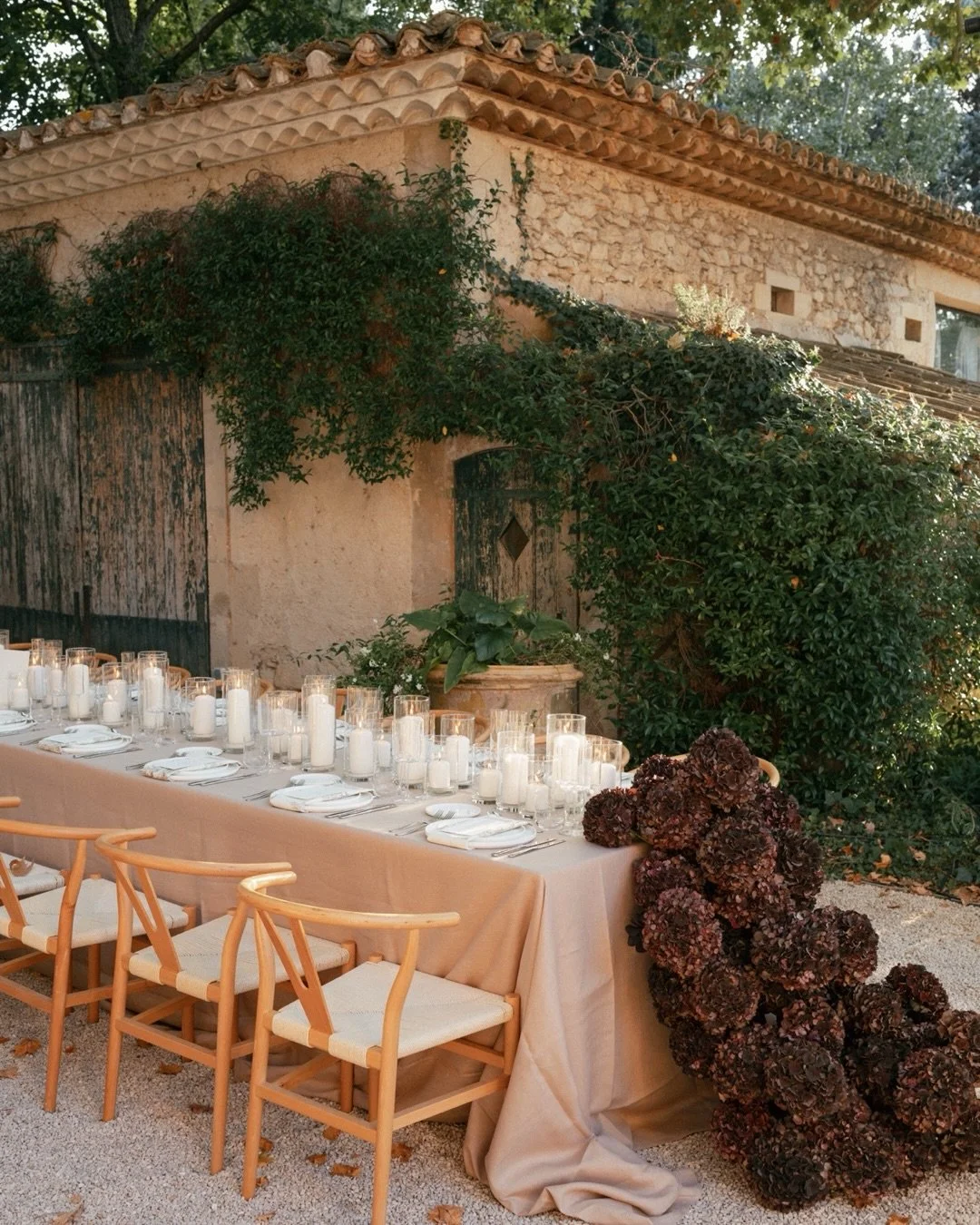 Provence, my French paradise 🍇

Venue @legalinier_lourmarin 
Planning @ditesmoioui 
Florals @celinebraun.floraldesign 
Piano @michaelgmoorethepianoanimal 
Video @xeniabenedikt 
Beauty @hairmakeupbyjulia 
Dress @studiovincentmarx