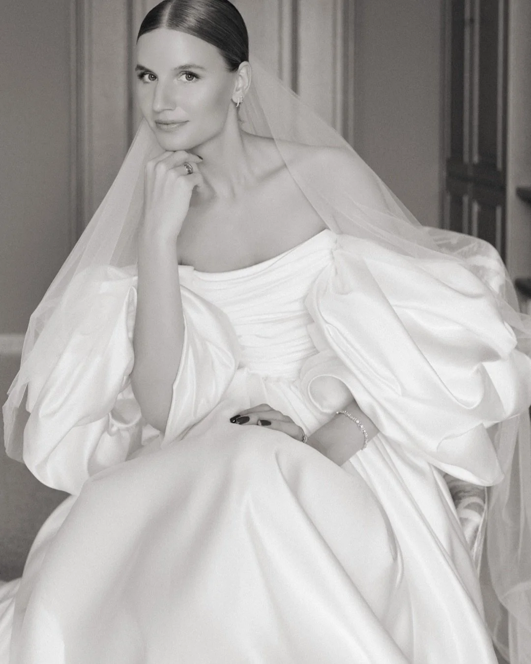 Will I get ever over her and her dress? Never. Definitely never.

Dress designer @monetre.official