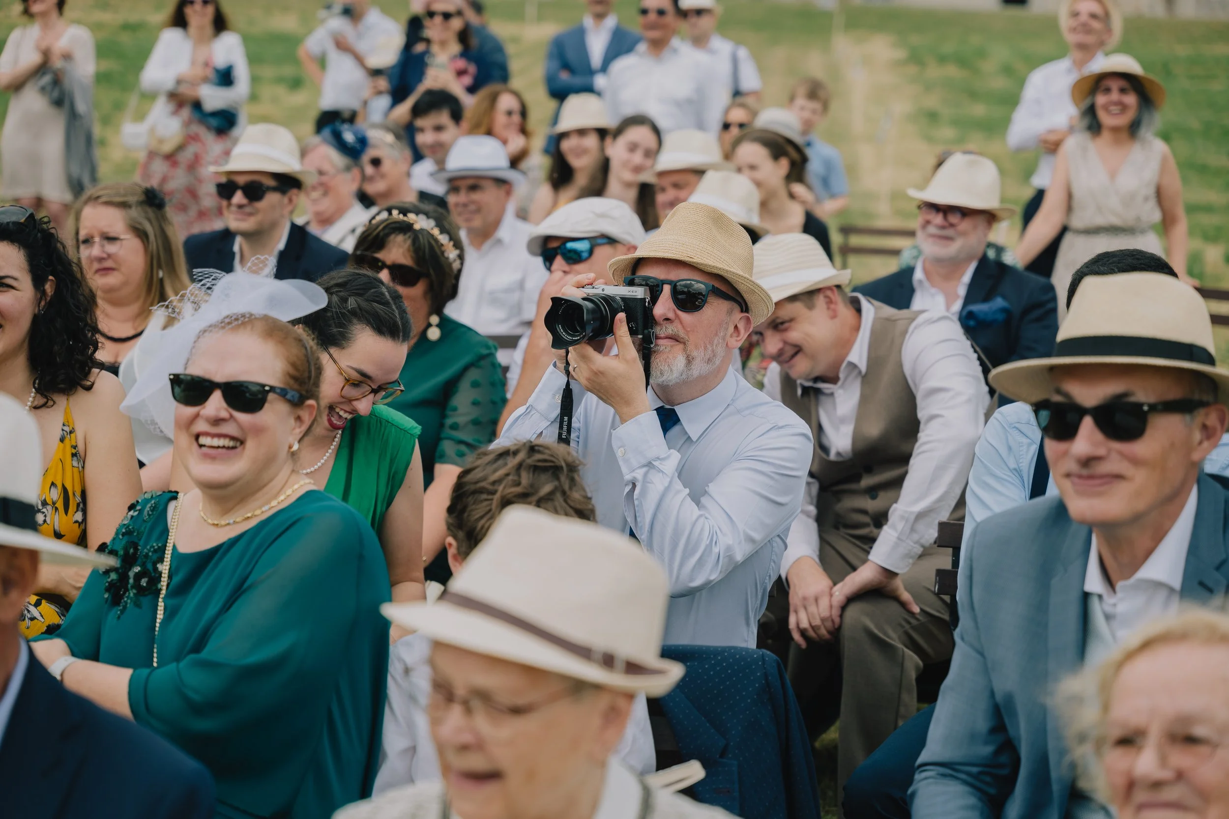 Unplugged Ceremony : Pourquoi Interdire les Téléphones et Comment Ça Sublime Vos Photos