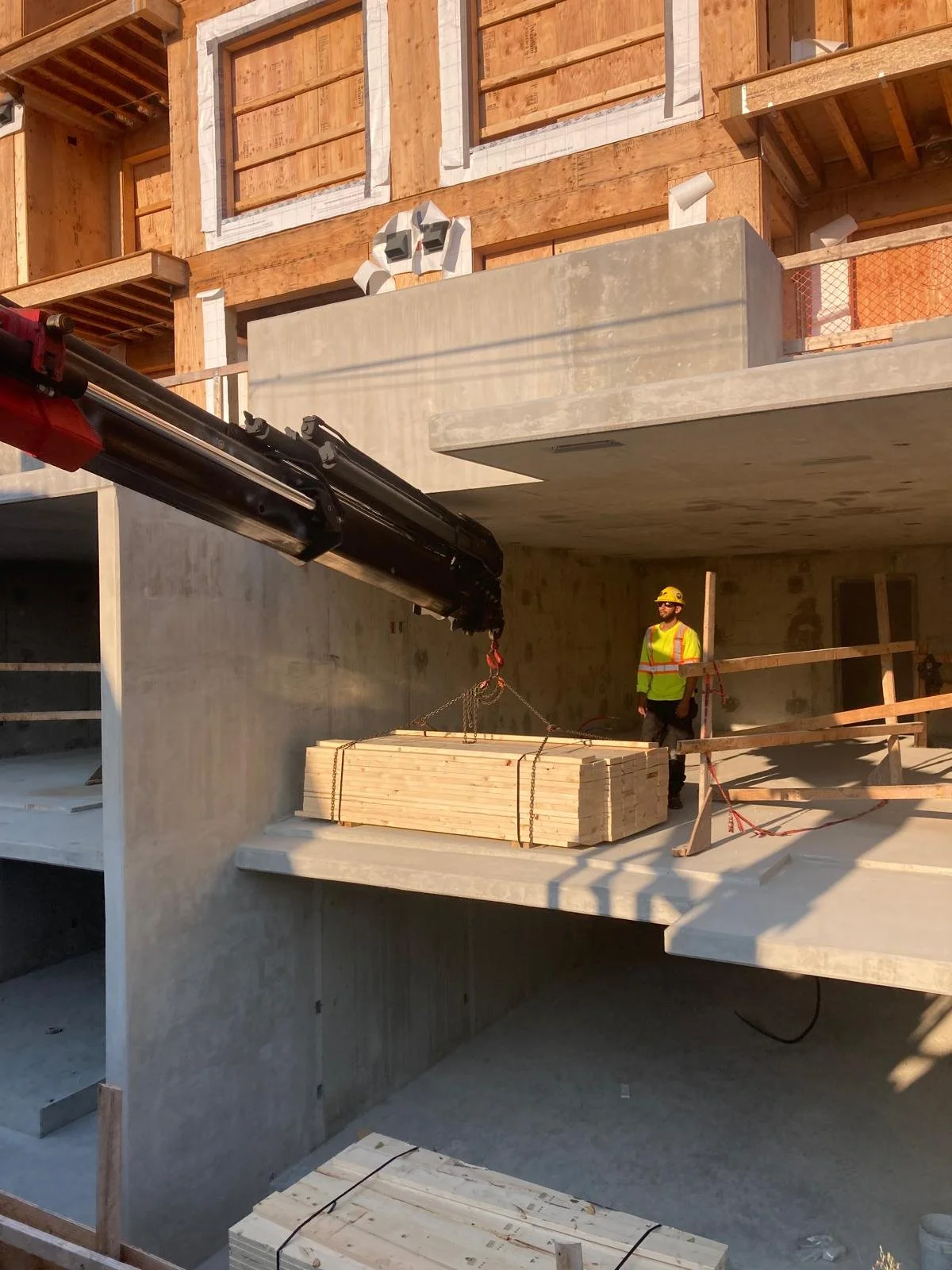 Navigating Tight Sites: Expert Crane Truck Deliveries in North Vancouver &amp; Kitsilano