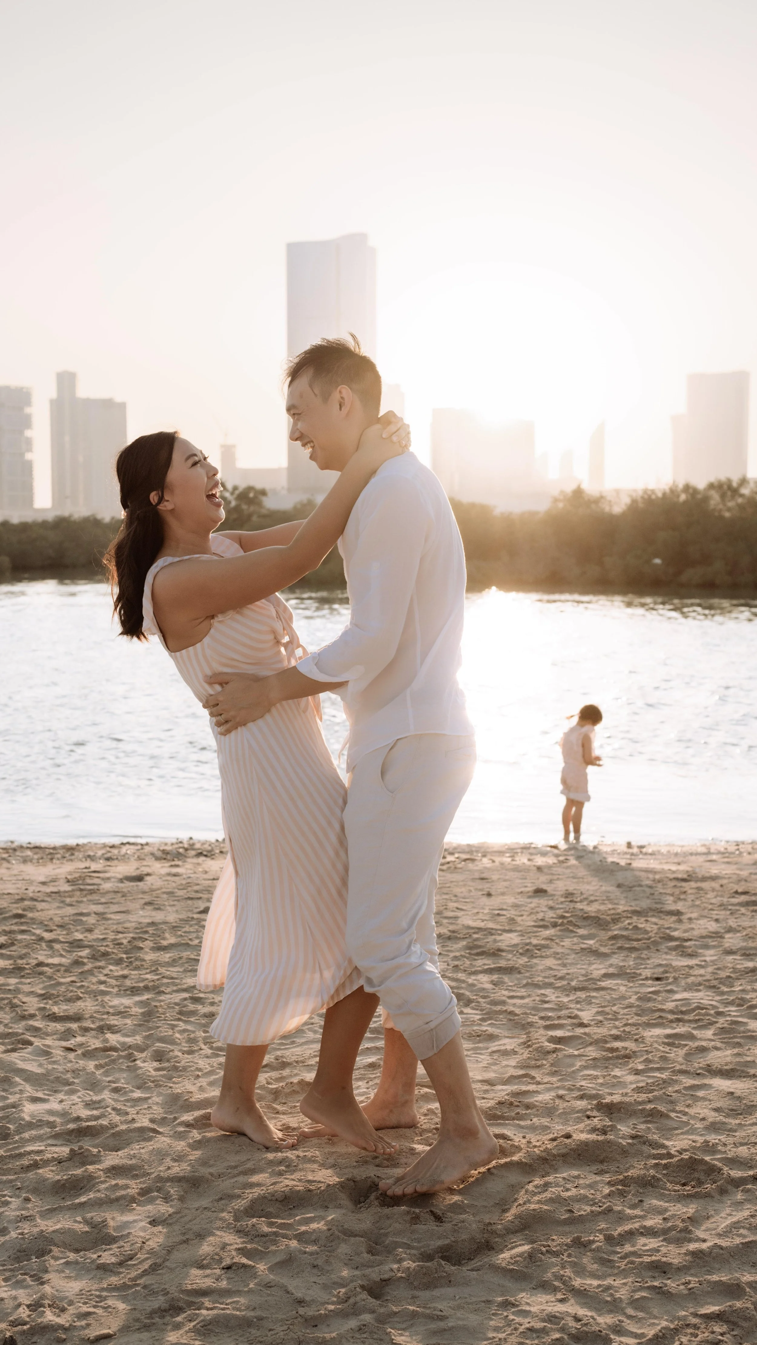 Oh hi there 👋🏽 it’s me…and I can’t wait to meet you this season ✨
Whether you choose the desert or a park for your family photoshoot, the beach or the flower farm…each place will help tell your story. No strict poses , no