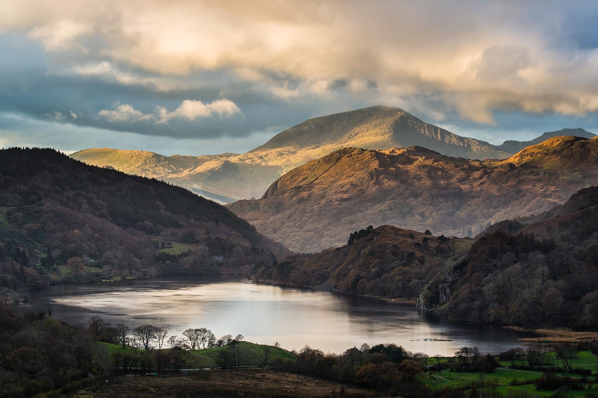 Wonderful autumn light on Llyn Gwynant and Y Garn