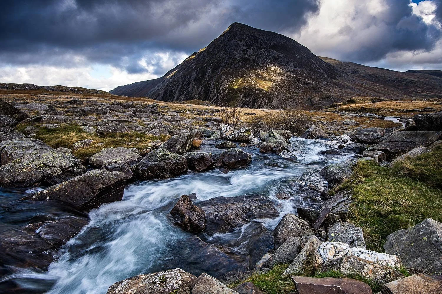A stunning view from Cwm Idwal by professional North Wales photographer Simon Kitchin hosting a Snowdonia workshop