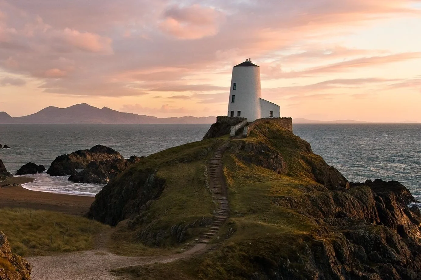 Llanddwyn Island sunset at Twr Mawr lighthouse