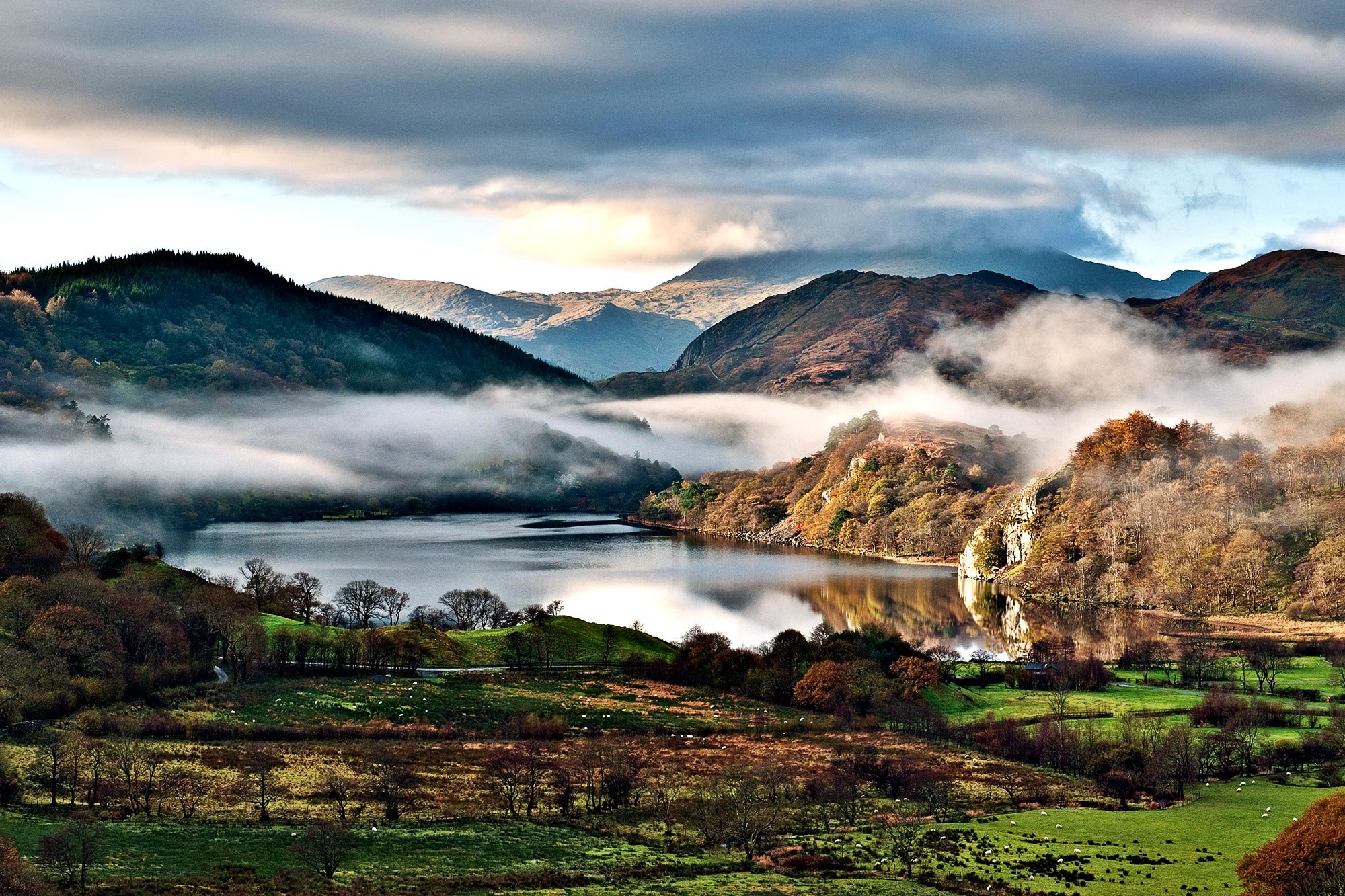 autumn-mist-llyn-gwynant.jpg